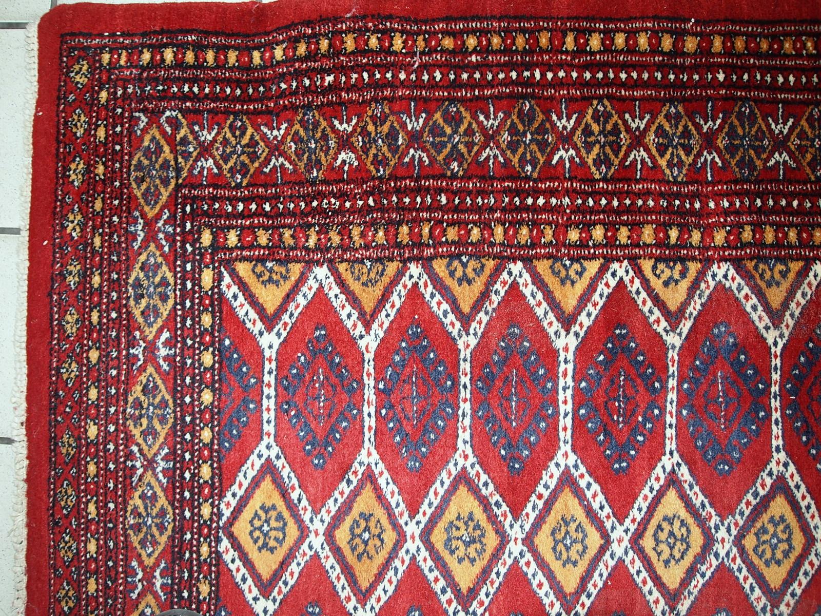 Handmade Vintage Uzbek Bukhara Rug, 1960s, 1С726 In Good Condition For Sale In Bordeaux, FR