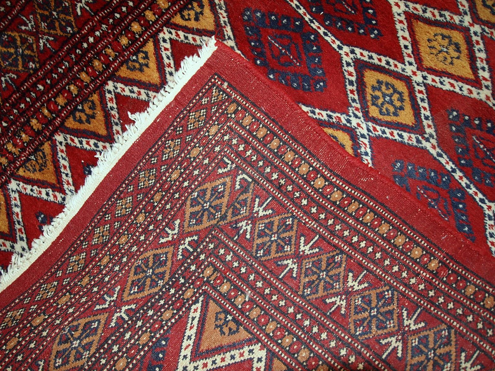 Handgefertigter türkischer Bukhara-Teppich im Vintage-Stil, 1960er Jahre, 1726 (Mitte des 20. Jahrhunderts) im Angebot