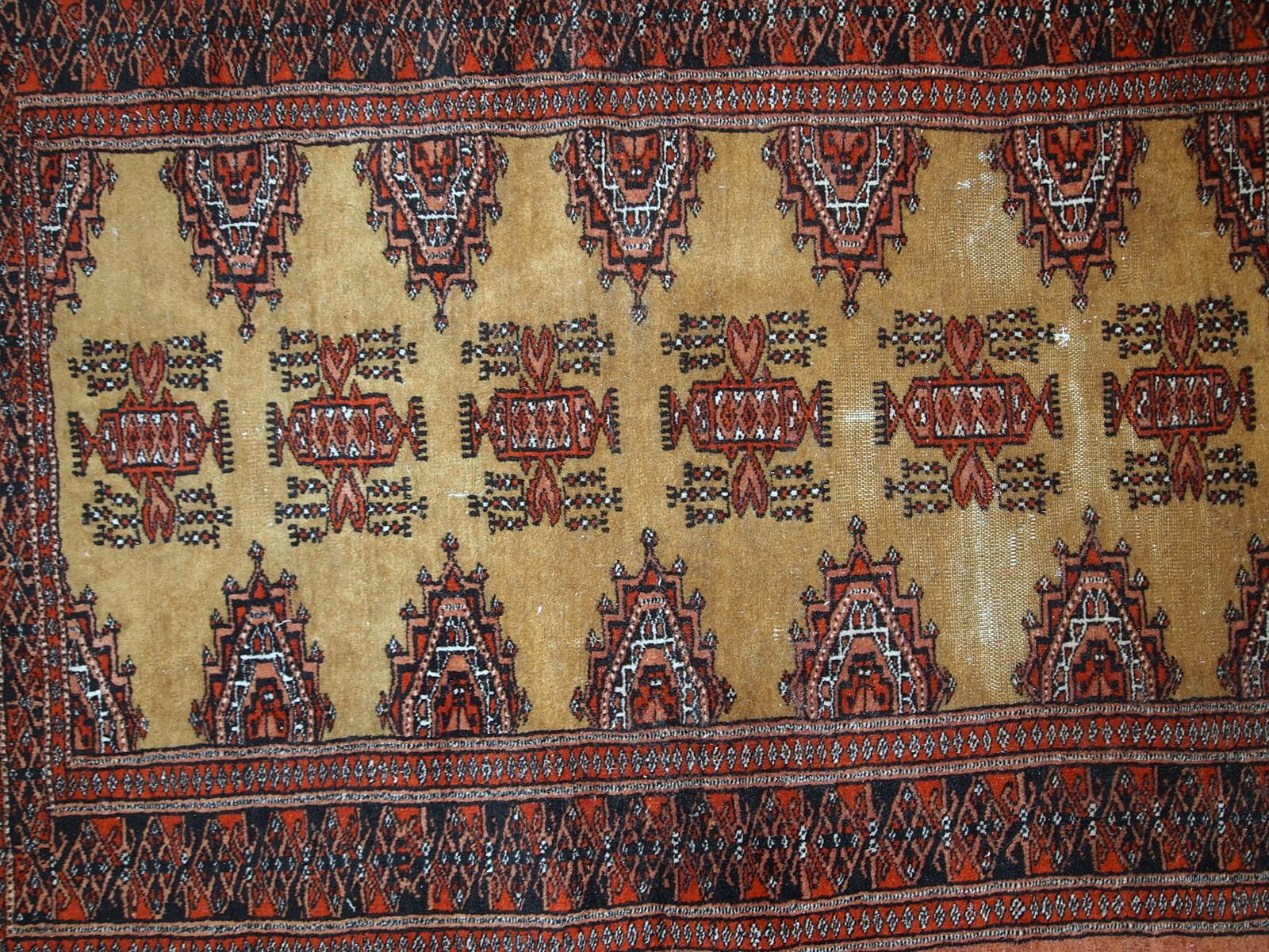 Handmade Vintage Uzbek Bukhara Rug, 1960s, 1С734 In Fair Condition For Sale In Bordeaux, FR