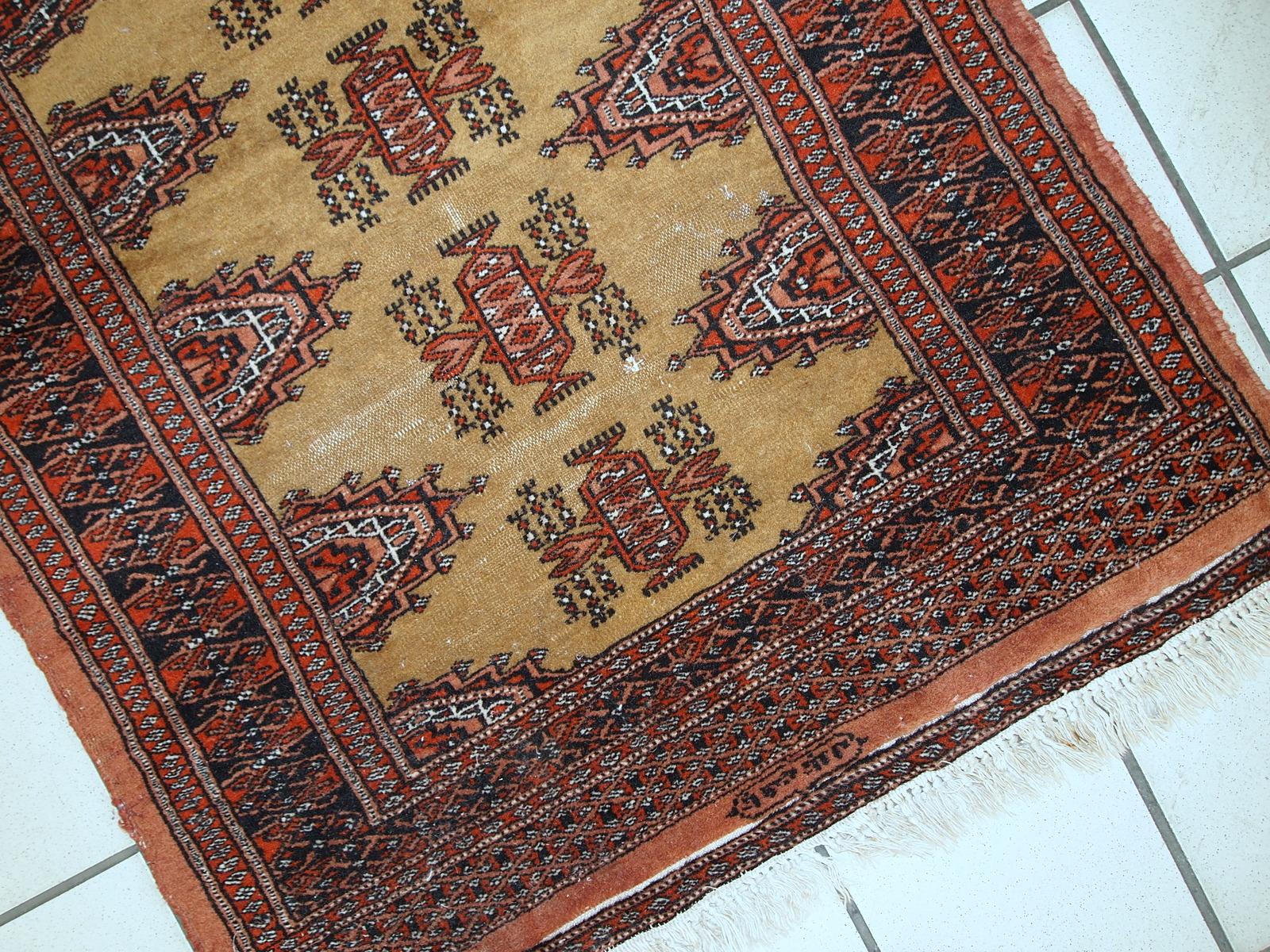 Handgefertigter uzbekischer Bukhara-Teppich im Vintage-Stil, 1960er Jahre, 1734 im Zustand „Relativ gut“ im Angebot in Bordeaux, FR