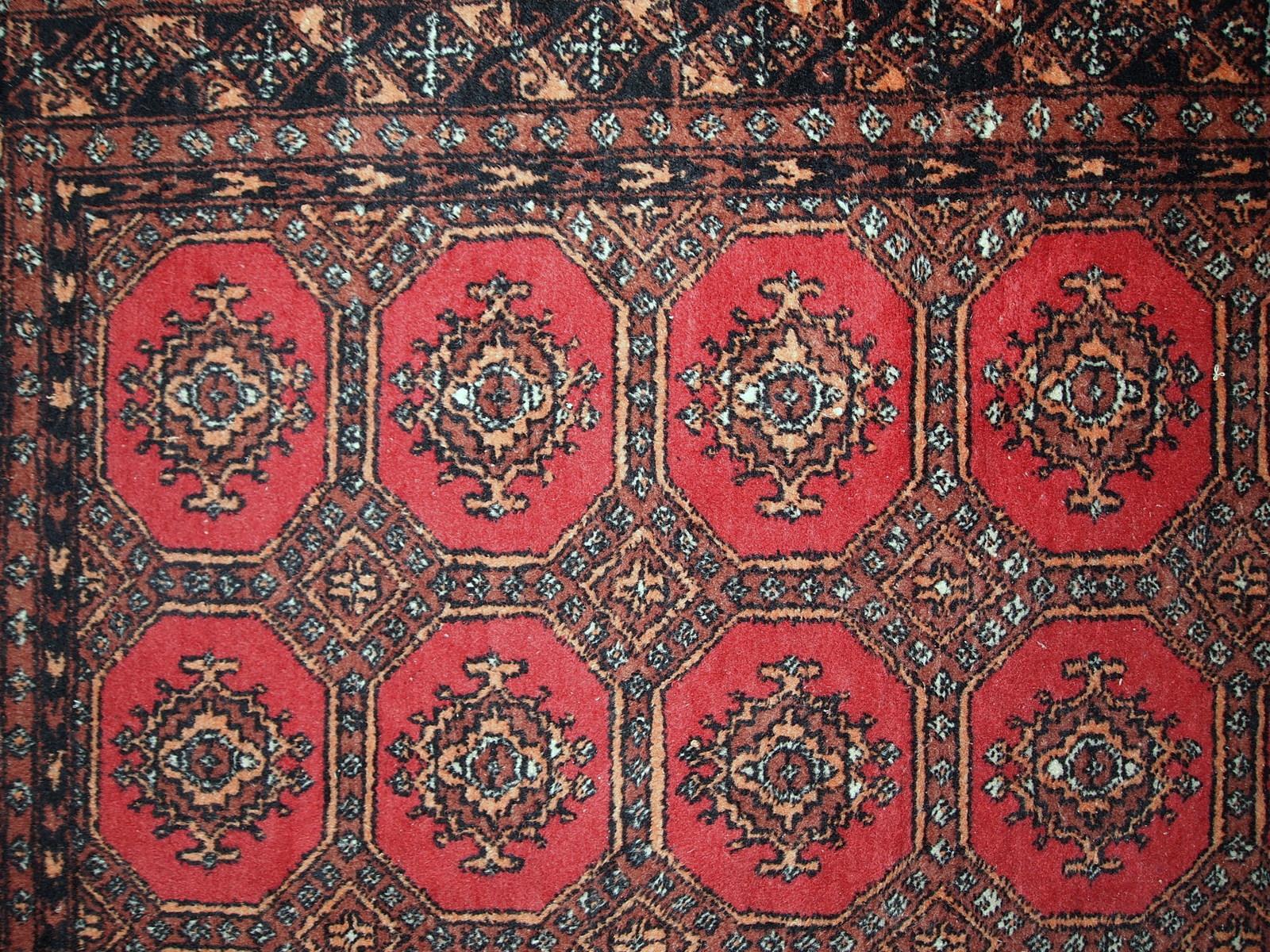 Handmade Vintage Uzbek Bukhara Rug, 1960s, 1С740 In Good Condition For Sale In Bordeaux, FR