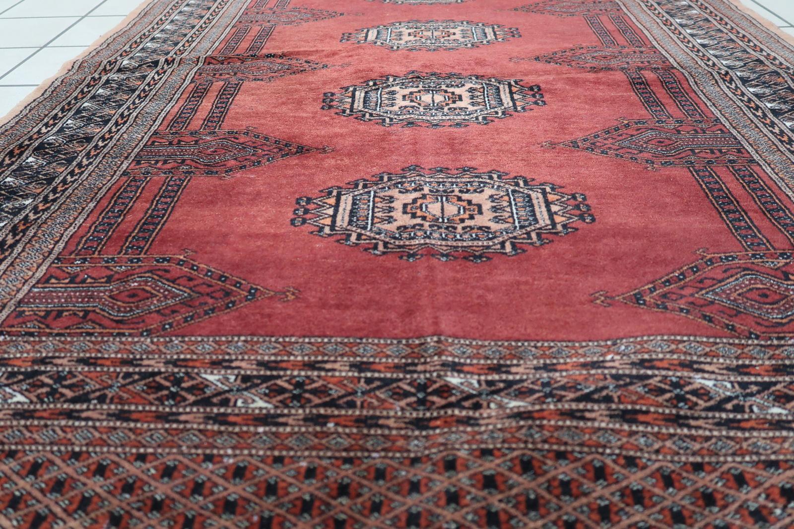 Handmade Vintage Uzbek Bukhara Rug 1960s - 1C1083 For Sale 4