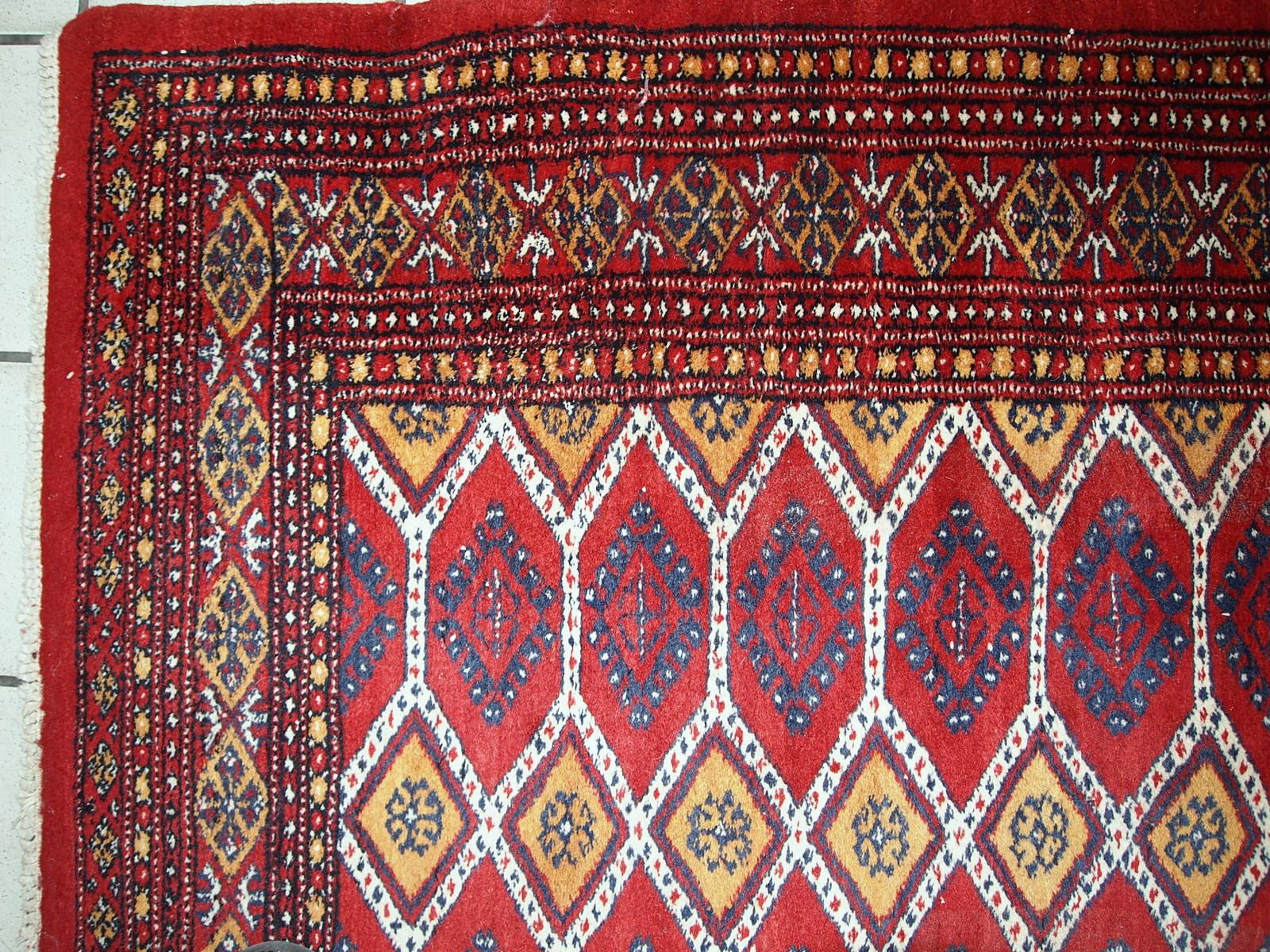 Handmade Vintage Uzbek Bukhara Rug 1960s - 1C726 In Good Condition For Sale In Bordeaux, FR