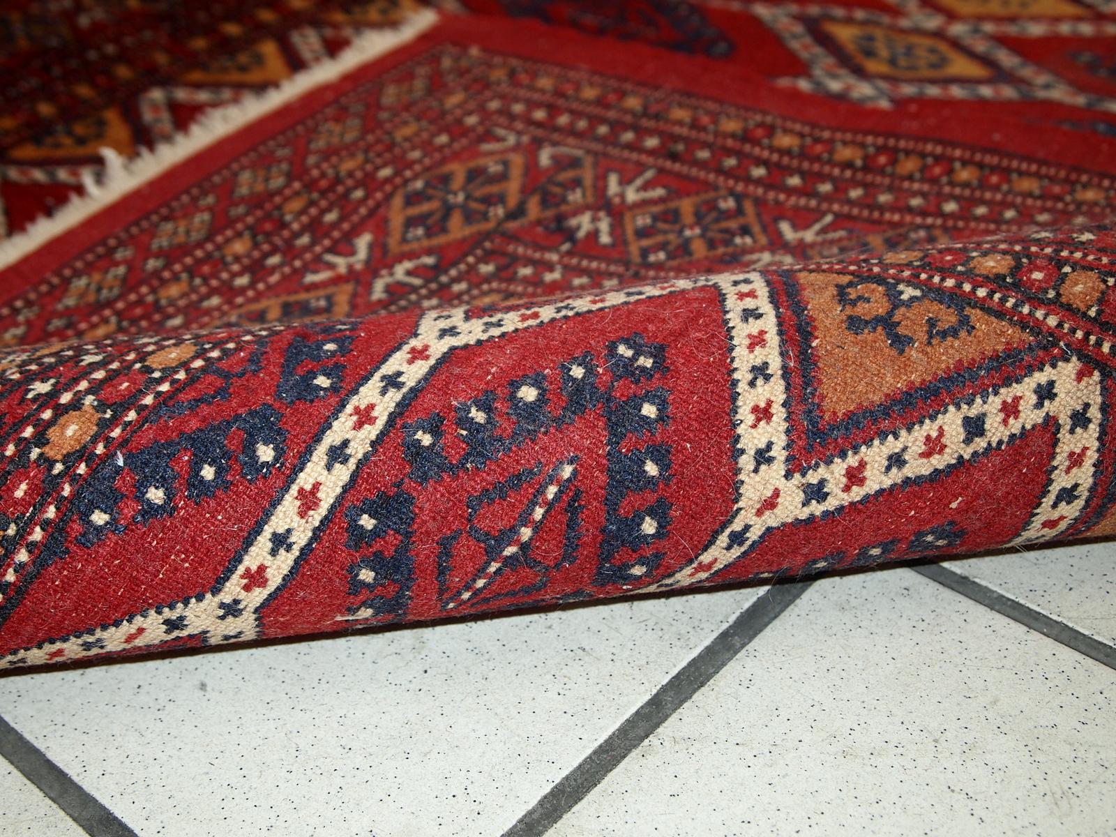 Handmade Vintage Uzbek Bukhara Rug 1960s - 1C726 For Sale 1