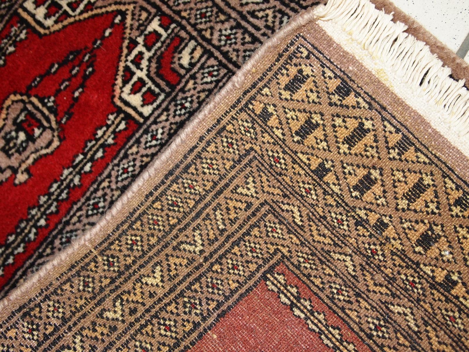 Handmade vintage small rug from Uzbekistan for praying. It is in original good condition from the end of 20th century.

-Condition: original good,

-circa 1970s,

-Size: 1.5' x 3.3' (45cm x 101cm),

-Material: wool,

-Country of origin:
