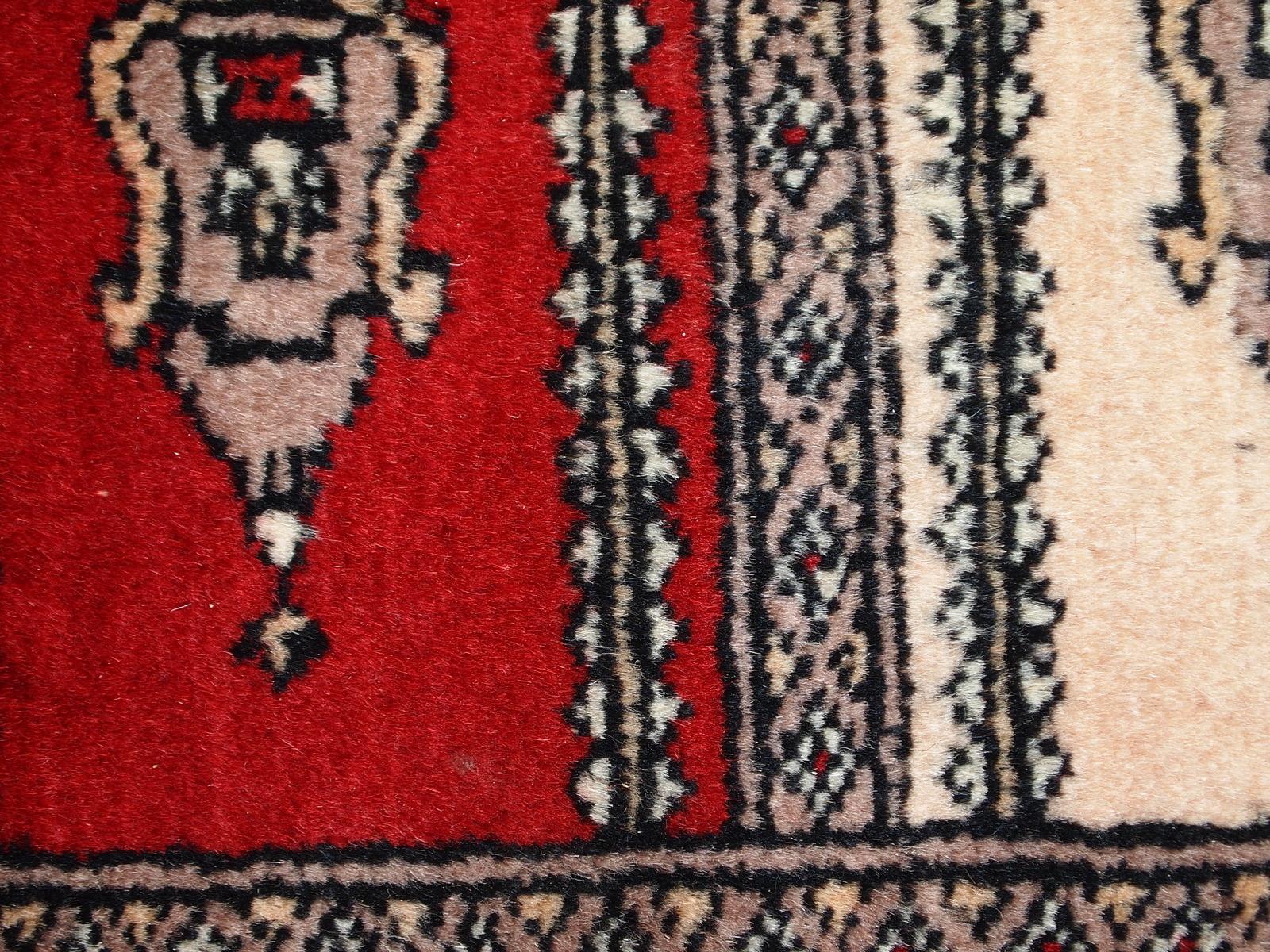 Handmade Vintage Uzbek Bukhara Rug, 1970s, 1C641 In Good Condition For Sale In Bordeaux, FR