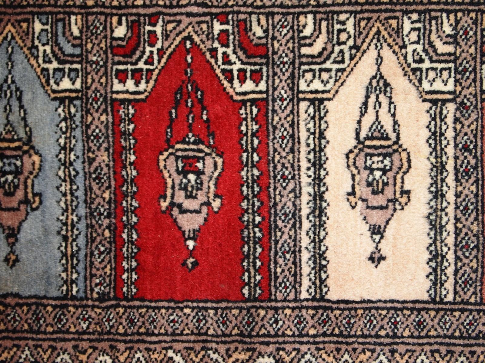 Handmade Vintage Uzbek Bukhara Rug, 1970s, 1C641 For Sale 1