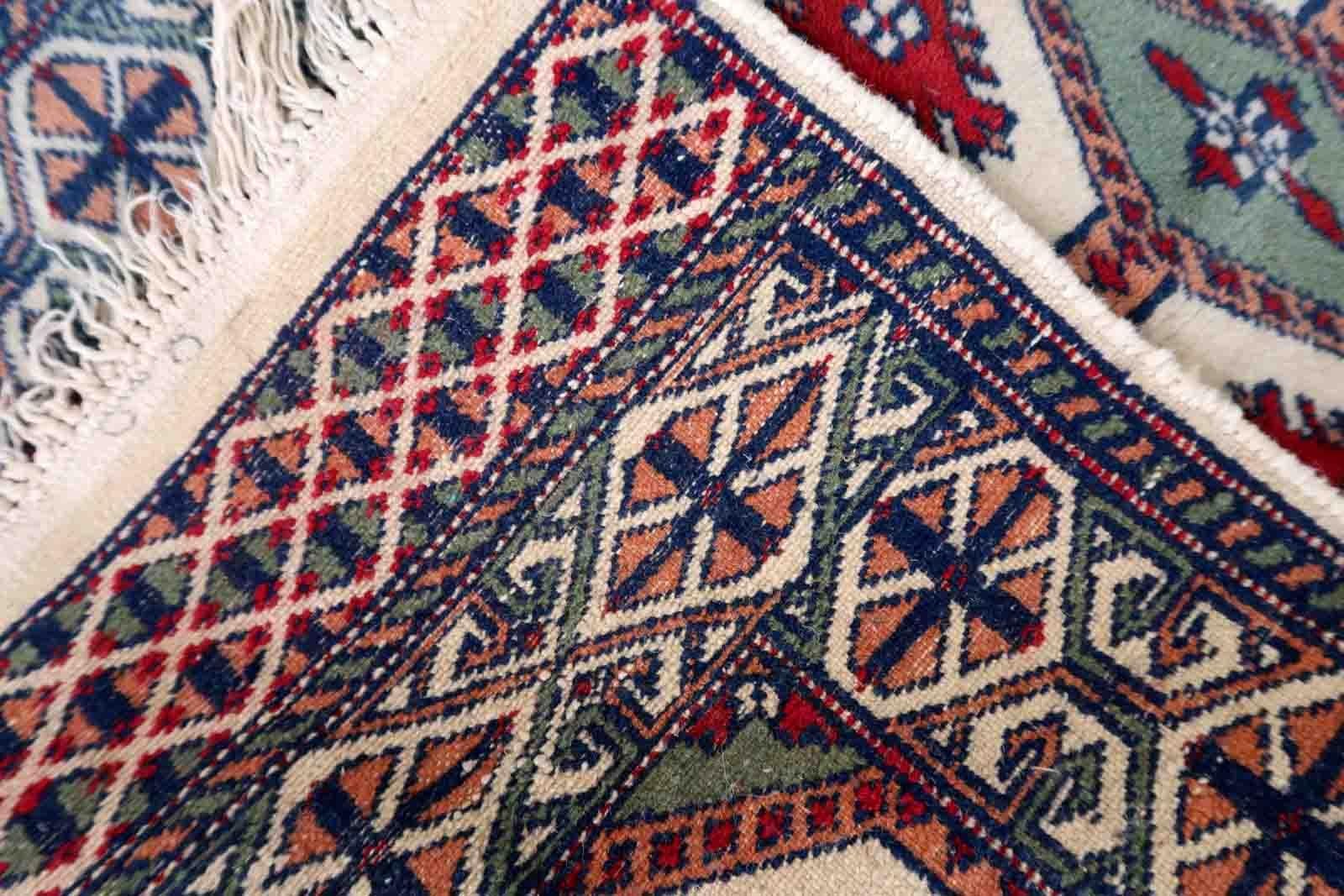 Handmade Vintage Uzbek Bukhara Rug, 1970s, 1C997 In Good Condition For Sale In Bordeaux, FR