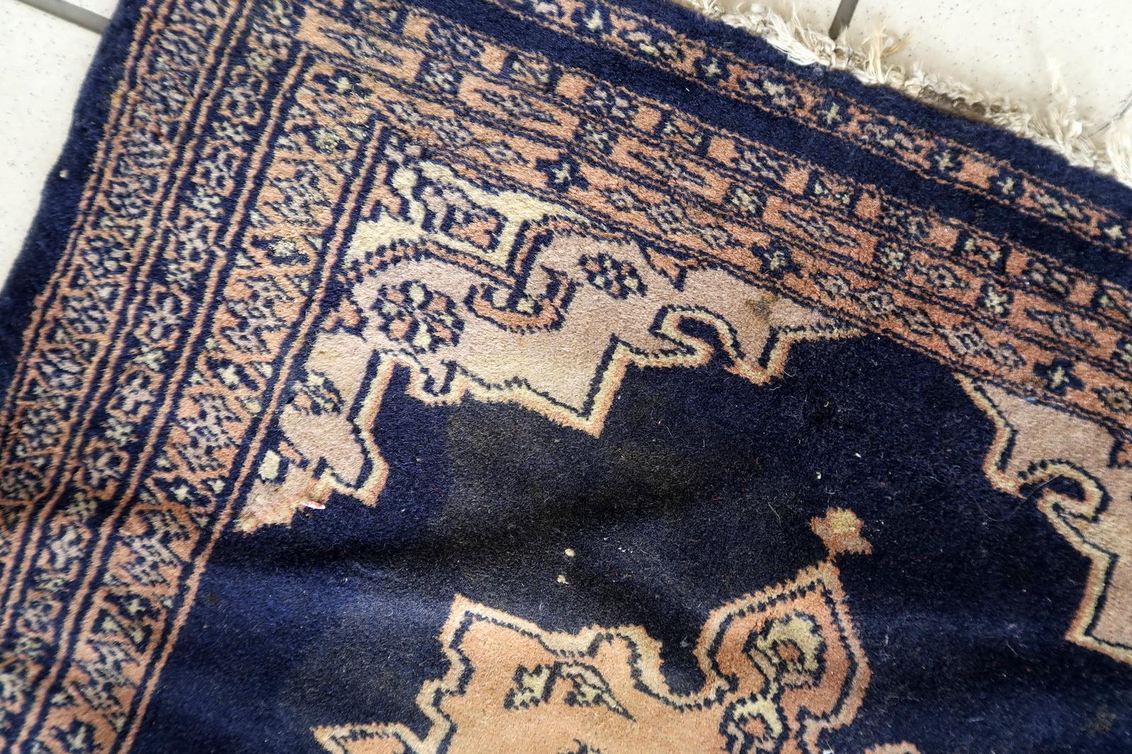 Handgefertigter usbekischer Buchara-Teppich 2,1' x 2,1' 1960er Jahre - 1C1176 (Handgeknüpft) im Angebot