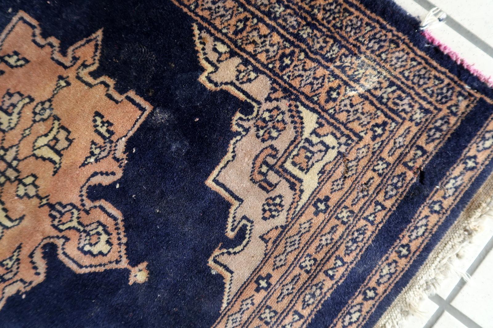Handgefertigter usbekischer Buchara-Teppich 2,1' x 2,1' 1960er Jahre - 1C1176 (Mitte des 20. Jahrhunderts) im Angebot