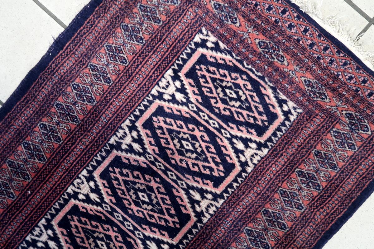 Handgefertigter usbekischer Buchara-Teppich 2,5' x 3,7' 1960er Jahre - 1C1158 (Handgeknüpft) im Angebot