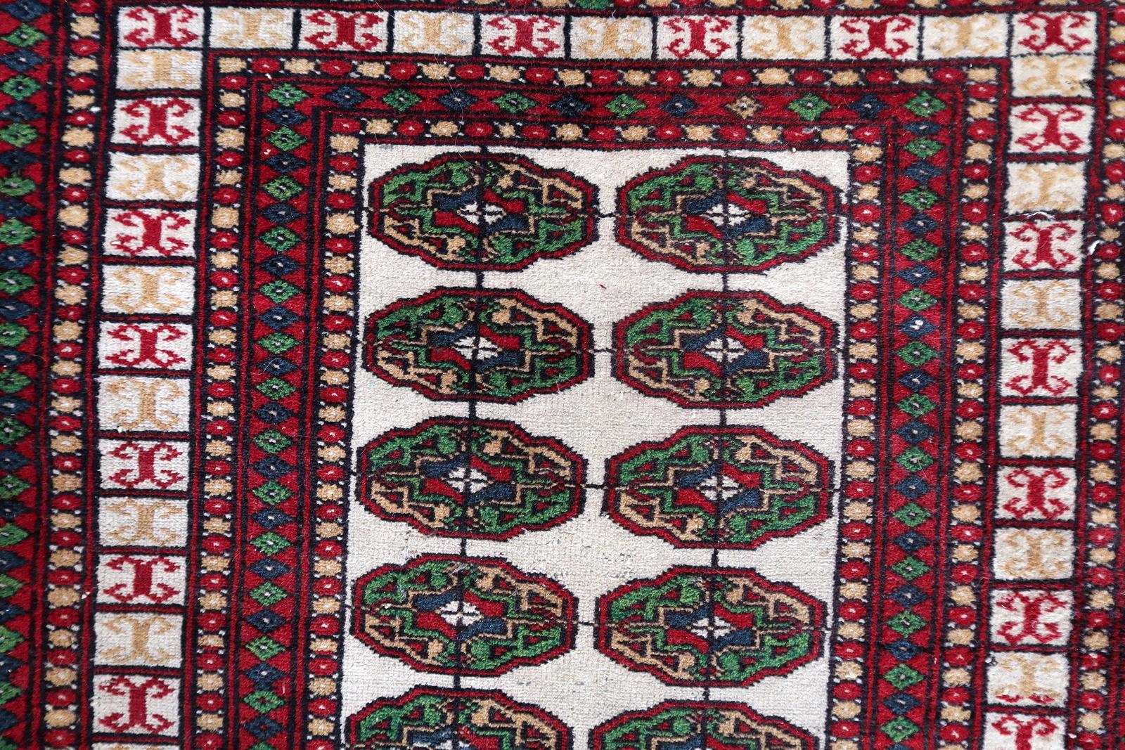 Handgefertigte Vintage Usbekisch Buchara Teppich 2,5' x 4,2' 1960er Jahre - 1С1175 im Zustand „Gut“ im Angebot in Bordeaux, FR