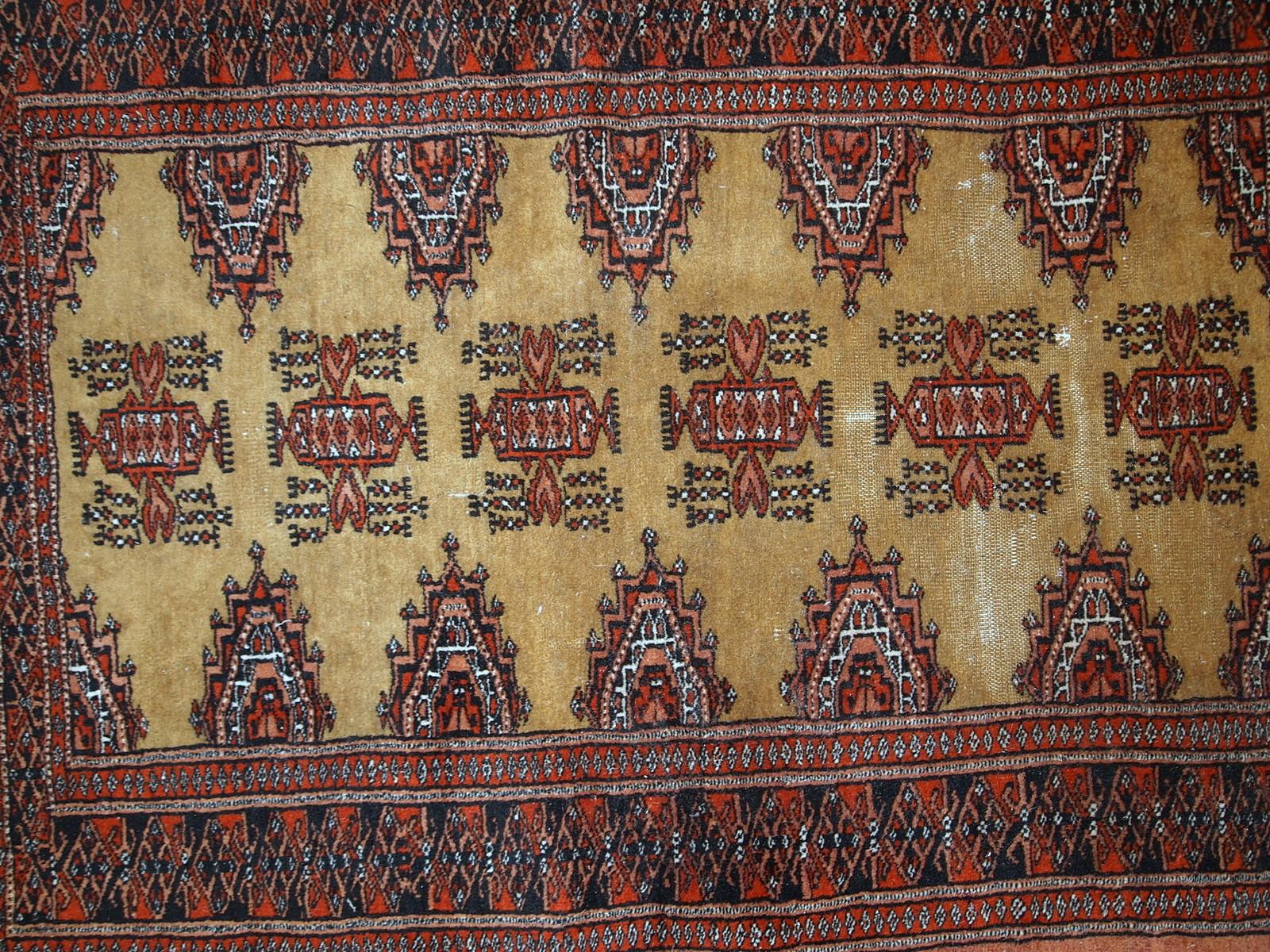 Handgefertigter usbekischer Buchara-Teppich, 2,5'x3,9', 1960er Jahre, 1C734 (Handgeknüpft) im Angebot