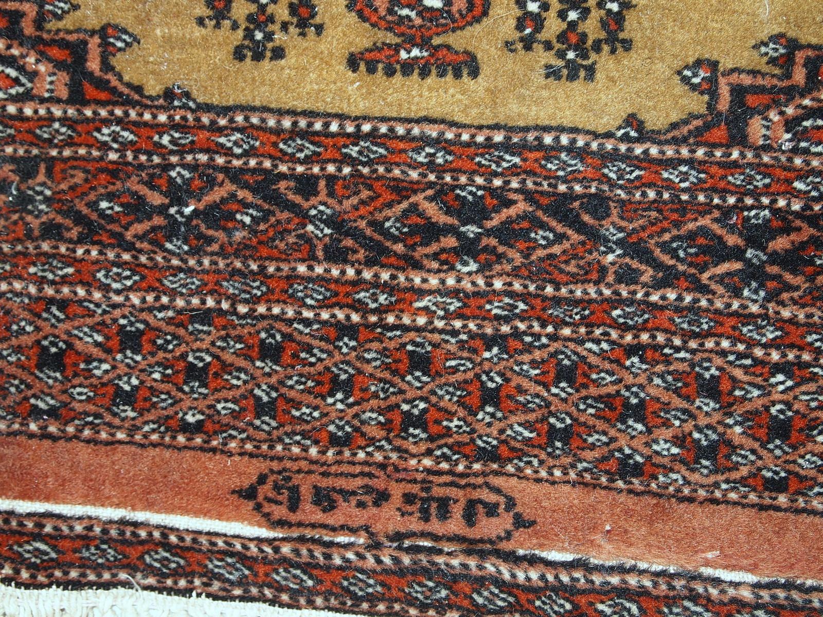Handgefertigter usbekischer Buchara-Teppich, 2,5'x3,9', 1960er Jahre, 1C734 (Wolle) im Angebot