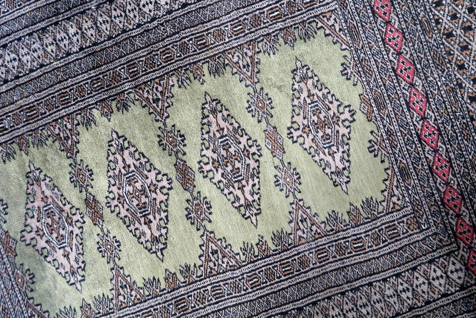 Handgefertigter usbekischer Buchara-Teppich 2,6' x 4', 1950er Jahre - 1C1145 (Mitte des 20. Jahrhunderts) im Angebot