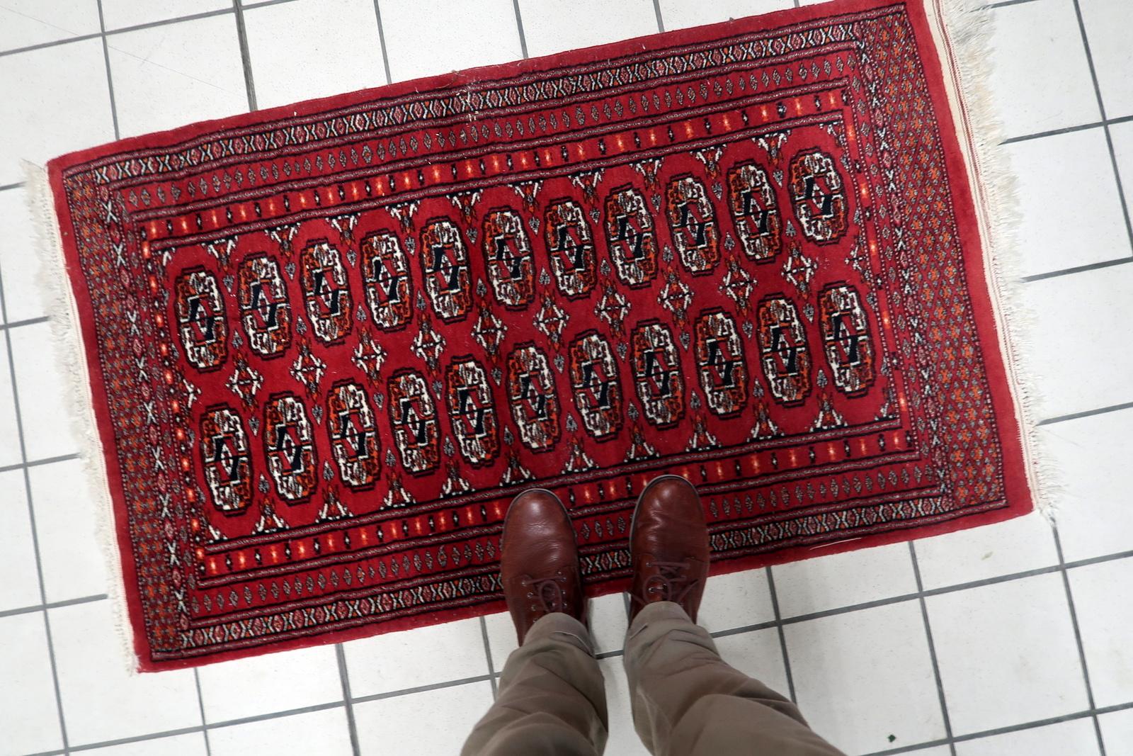 Handgefertigter usbekischer Buchara-Teppich 2,8' x 4,1', 1960er Jahre - 1C1183 (Mitte des 20. Jahrhunderts) im Angebot