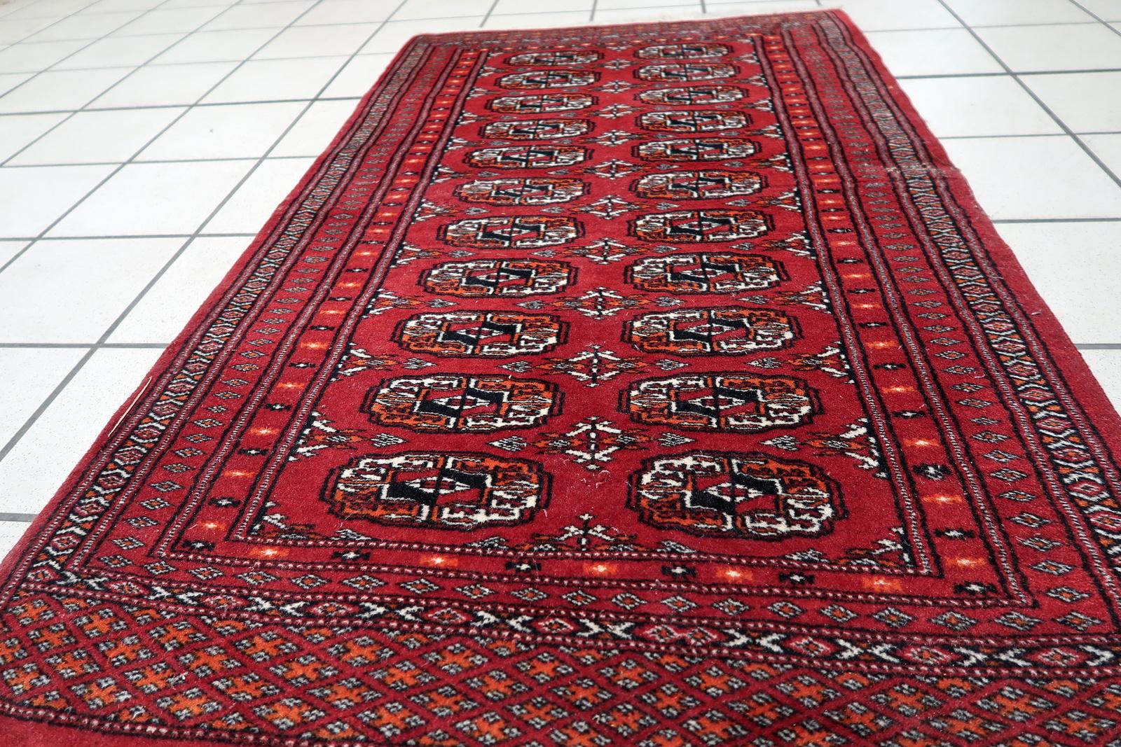 Handgefertigter usbekischer Buchara-Teppich 2,8' x 4,1', 1960er Jahre - 1C1183 im Angebot 1