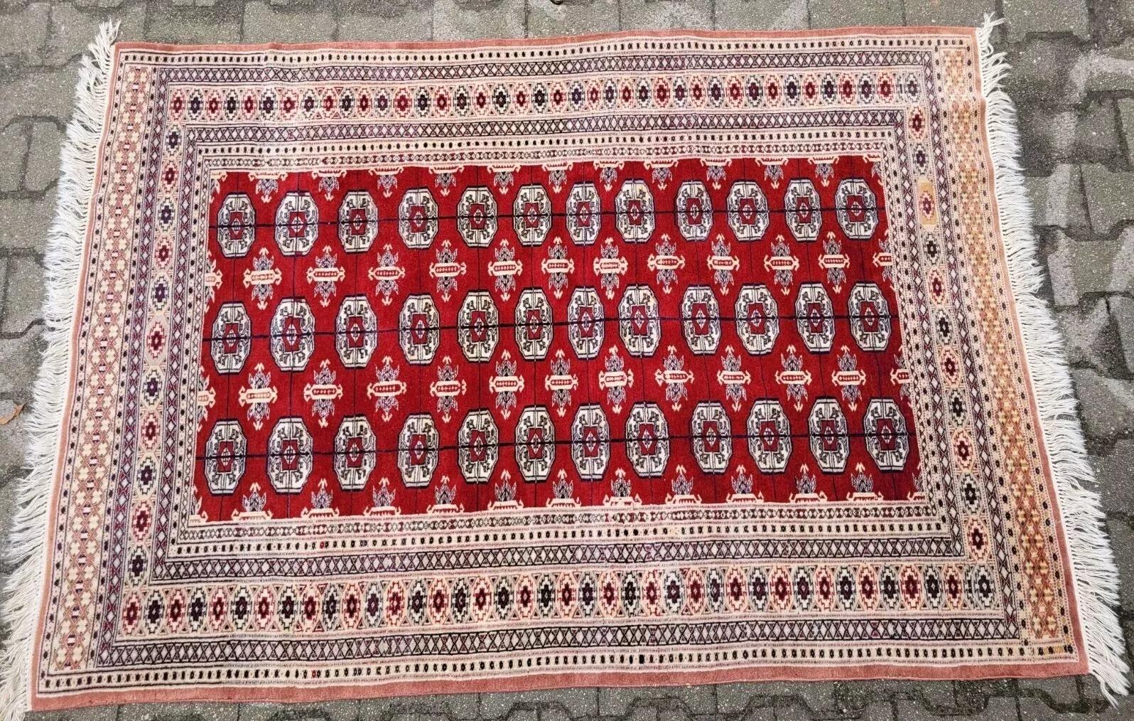 Annodato a mano Tappeto Uzbek Bukhara vintage fatto a mano 4,2' x 5,9' 1960 - 2K22 in vendita