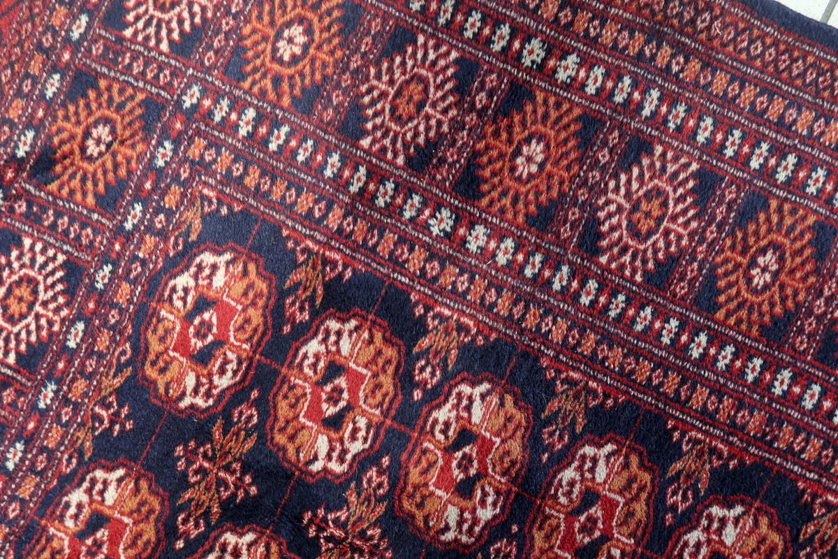 Handgefertigter usbekischer Buchara-Teppich 5' x 8,3' 1960er Jahre - 1C1151 (Mitte des 20. Jahrhunderts) im Angebot
