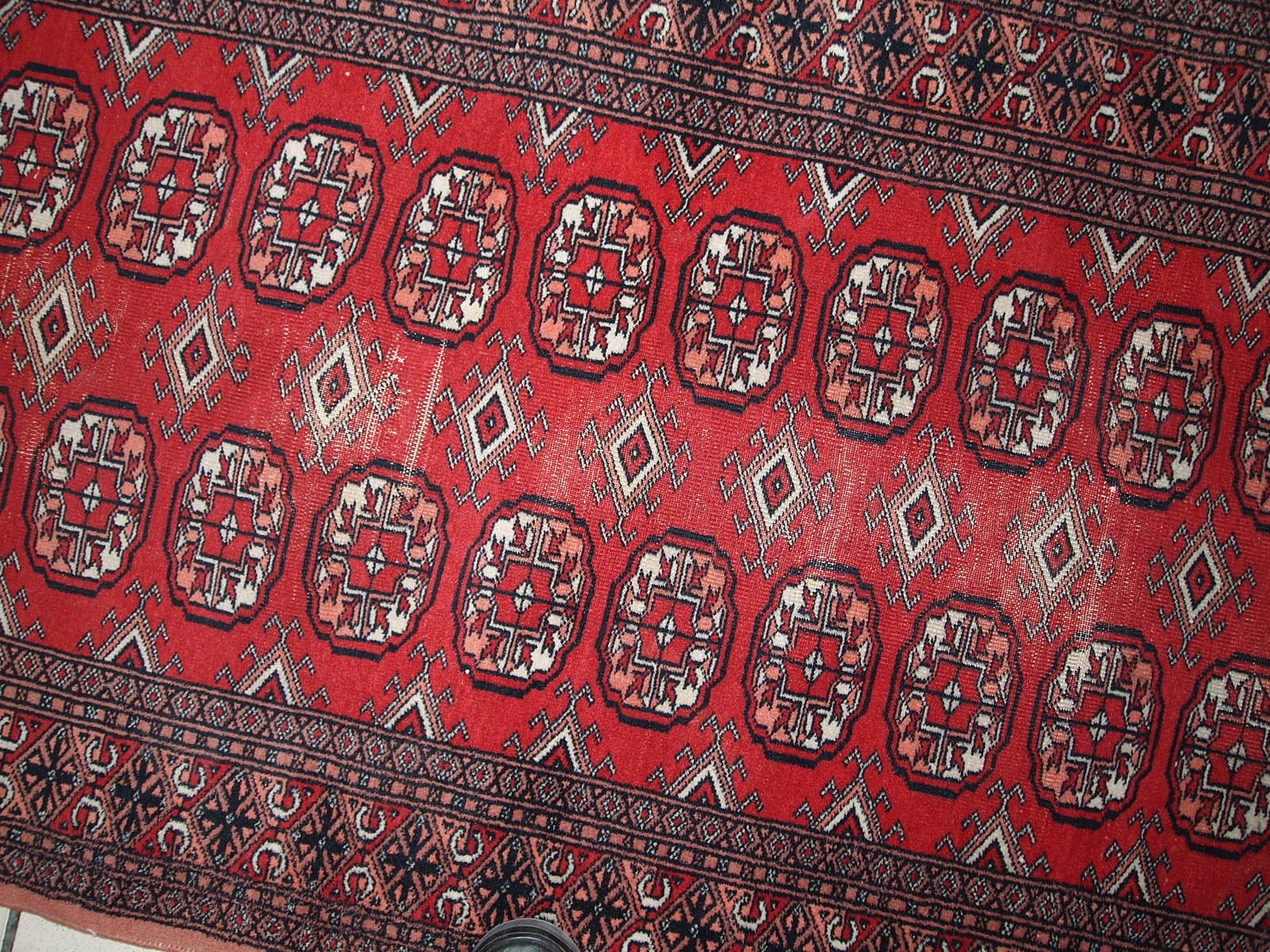 Noué à la main Tapis de couloir Bukhara ouzbek vintage fait à la main, années 1960 - 1C739 en vente