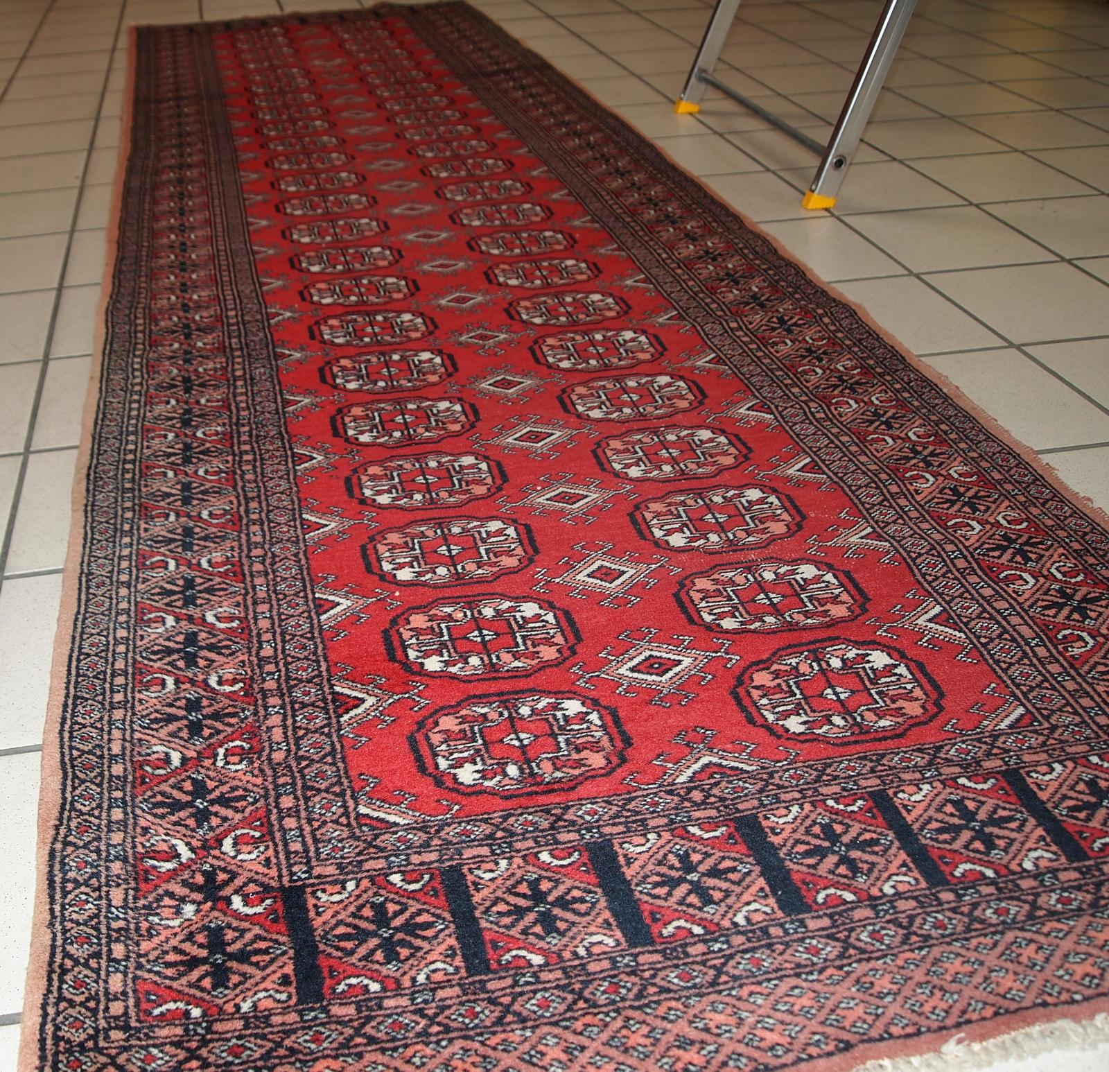 Tapis de couloir Bukhara ouzbek vintage fait à la main, années 1960 - 1C739 en vente 2