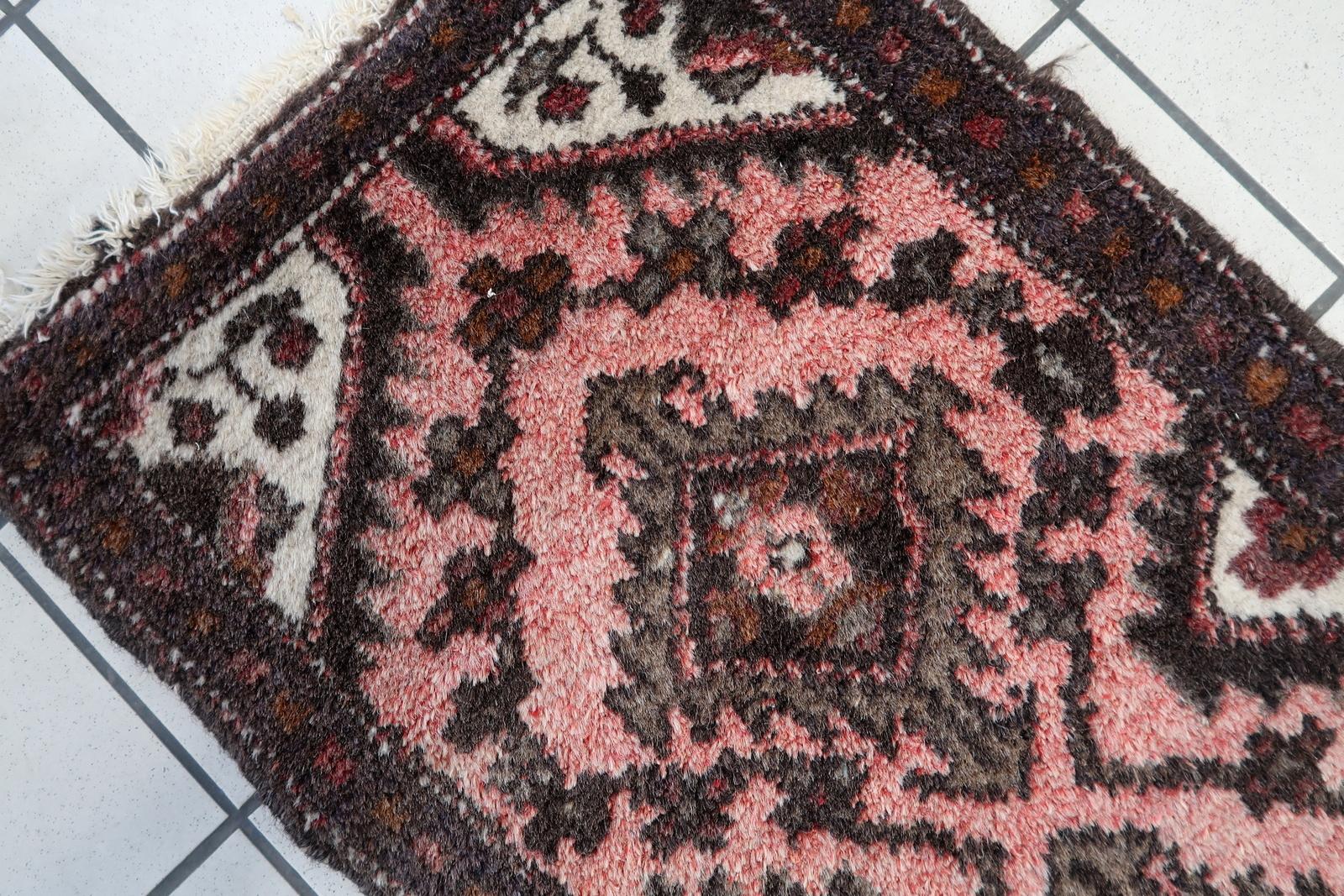 Handgefertigter uzbekischer Bukhara-Läufer im Vintage-Stil 1,7' x 4,5' 1960er Jahre - 1C1164 (Mitte des 20. Jahrhunderts) im Angebot