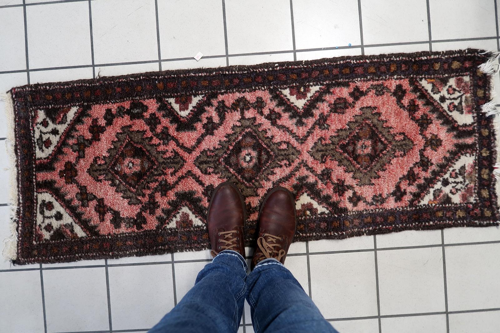 Handgefertigter uzbekischer Bukhara-Läufer im Vintage-Stil 1,7' x 4,5' 1960er Jahre - 1C1164 (Wolle) im Angebot