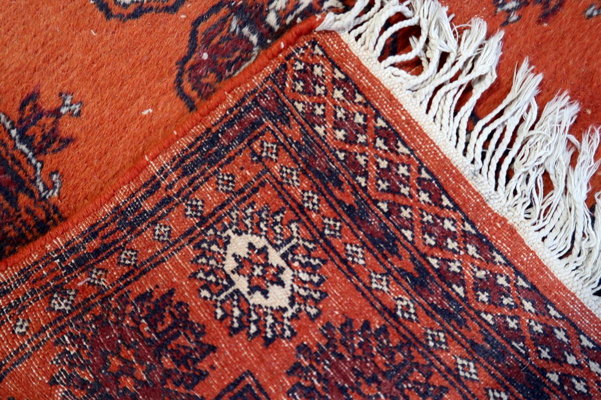 Handgefertigter uzbekischer Bukhara-Läufer im Vintage-Stil 2,6' x 9,5' 1950er Jahre - 1C1154 im Angebot 5