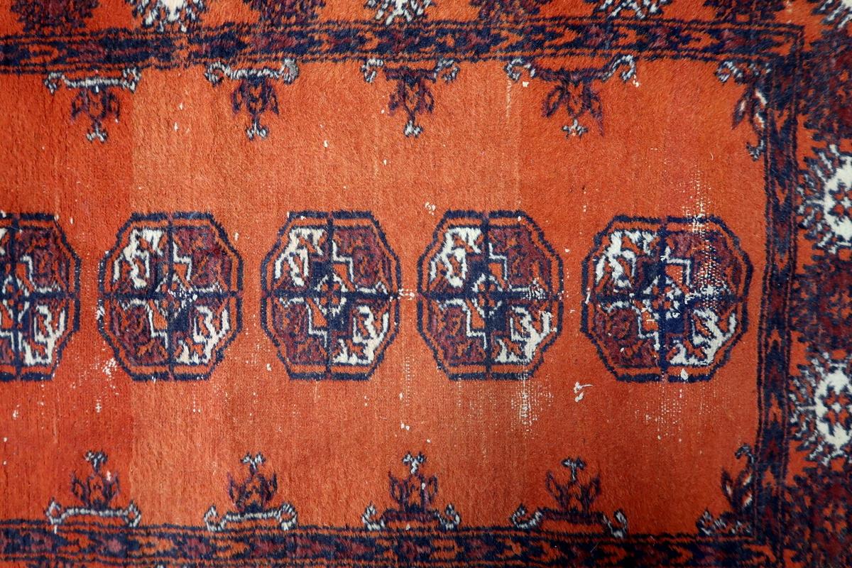 Handgefertigter uzbekischer Bukhara-Läufer im Vintage-Stil 2,6' x 9,5' 1950er Jahre - 1C1154 (Handgeknüpft) im Angebot
