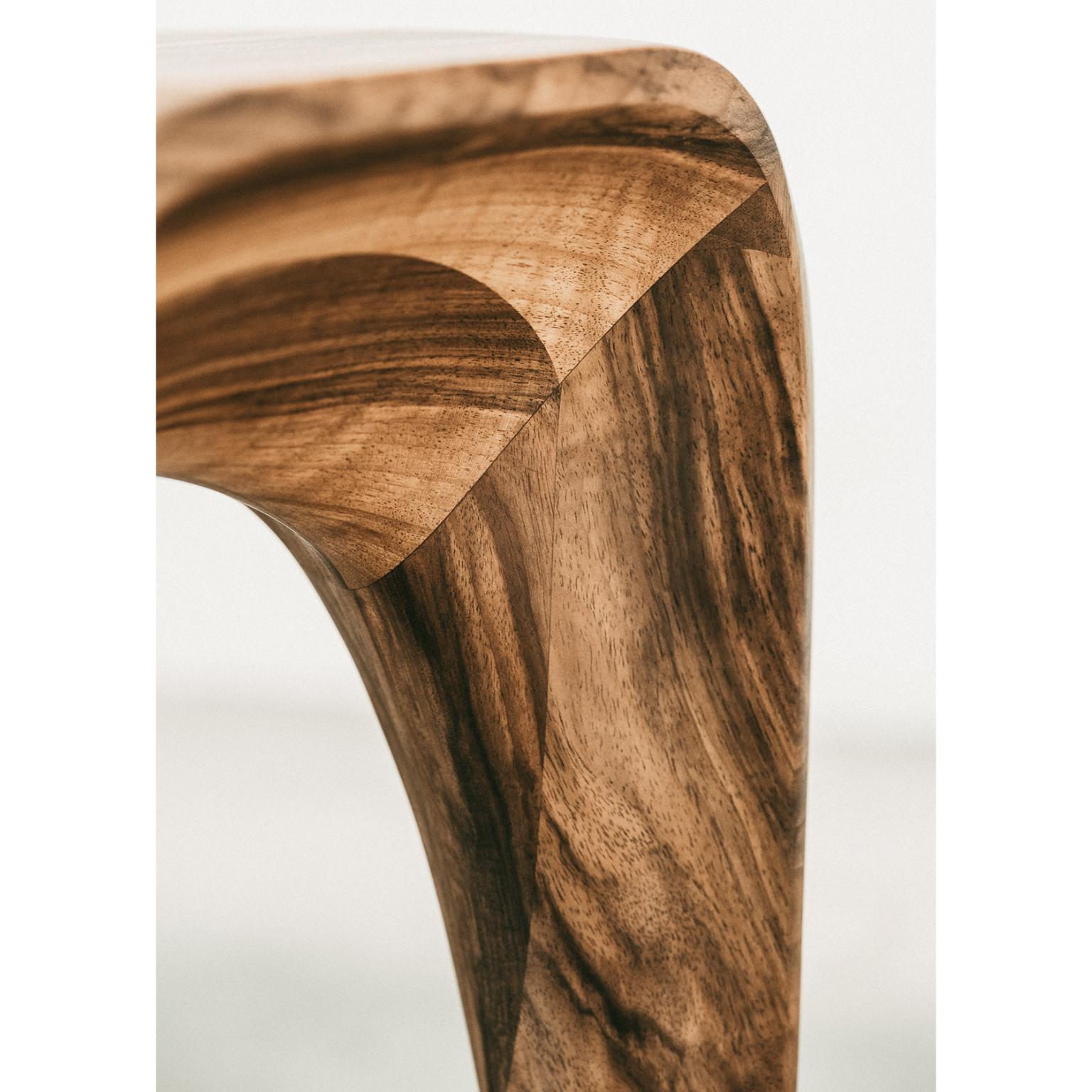 Handgefertigtes Tabouret aus Nussbaumholz von Maxime Goléo (Moderne) im Angebot