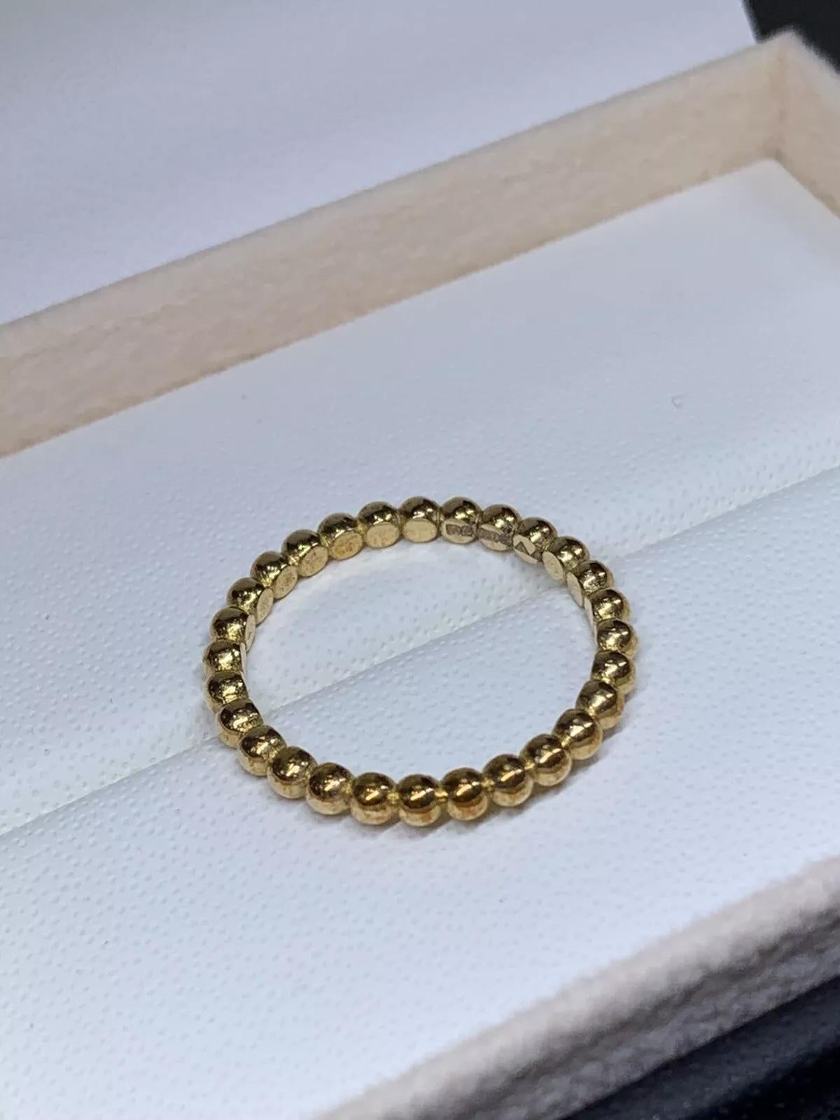 La fede nuziale fatta a mano è realizzata in oro rosa 18 ct. In condizioni Nuovo in vendita a London, GB