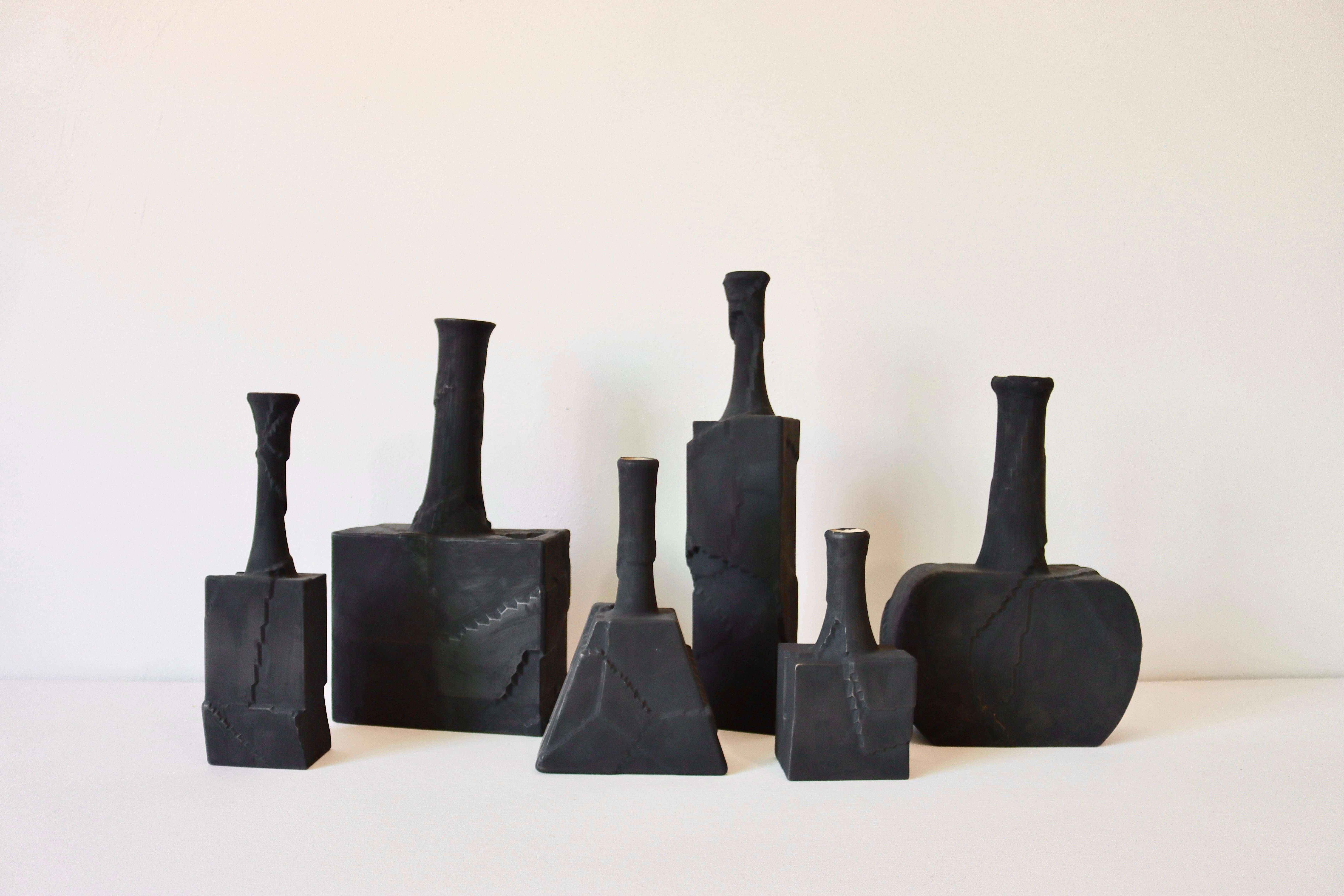 Black Handmade White Ceramic Vase with Peeling Texture, Minimalism In New Condition For Sale In 景德镇市, CN