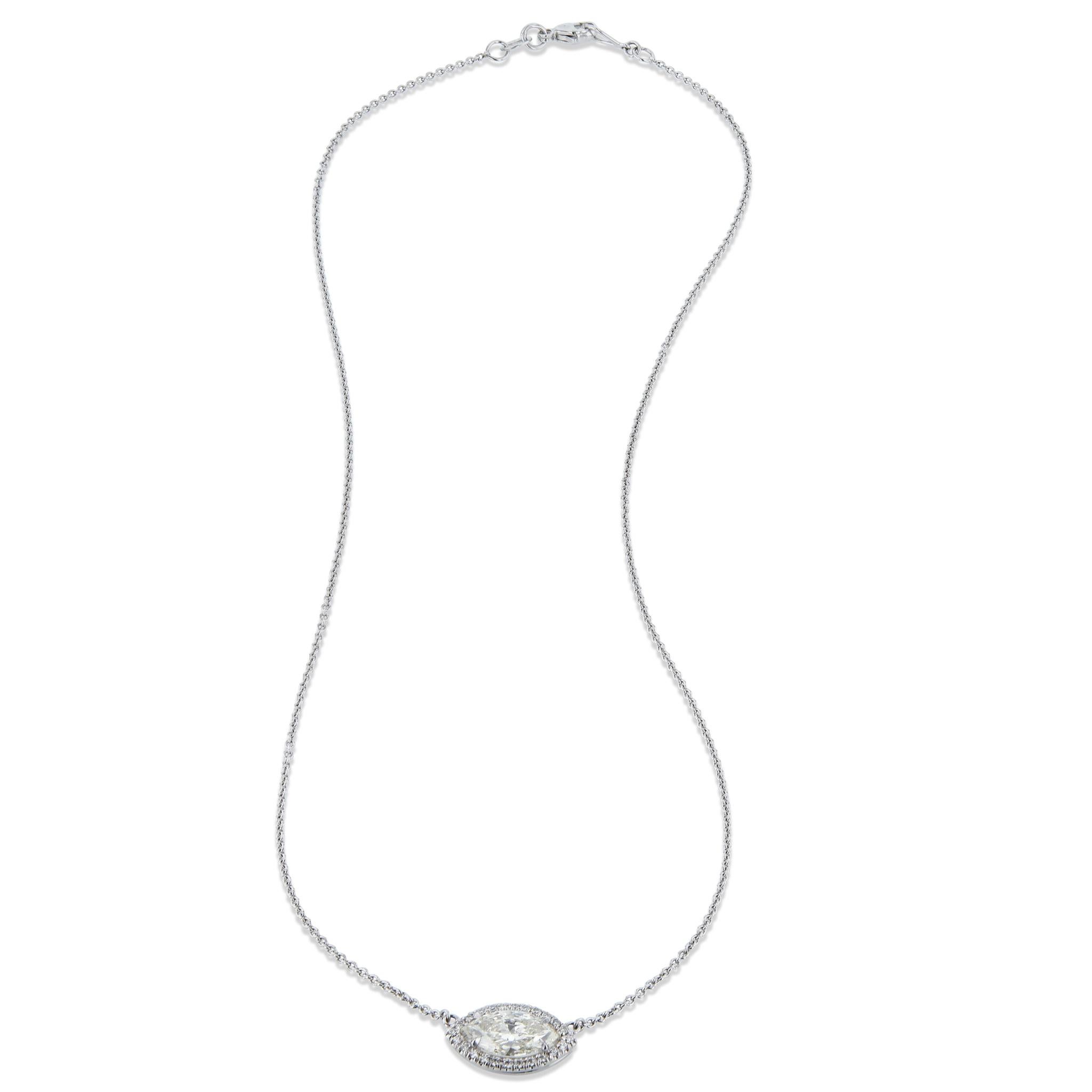 Handgefertigte Halskette aus Weißgold mit Diamant-Pavé-Anhänger (Marquiseschliff) im Angebot
