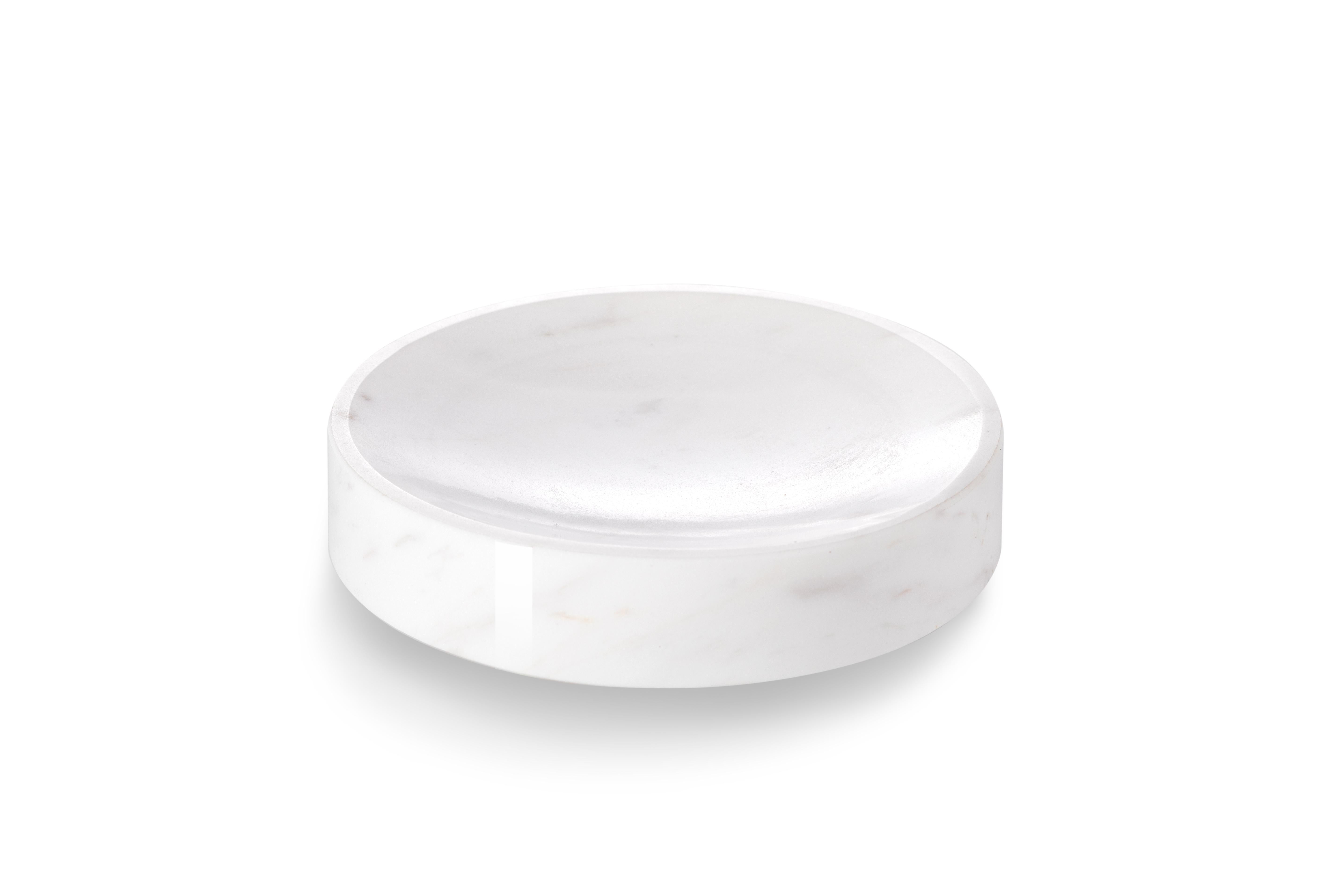 Handmade White Marble Bathroom Set with Round Tray In New Condition For Sale In PRAHA 8, CZ