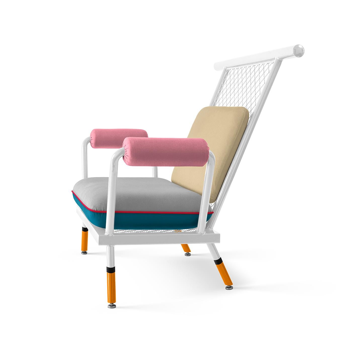 Ehrenvolle Erwähnung beim European Product Design Award: Kategorie Innenraumprodukte.

Die Hauptinspiration für den Stuhl PK6 stammt von Standard-Metallstrukturen, die für sekundäre Architekturprojekte verwendet werden.
Dieses Projekt verwandelt