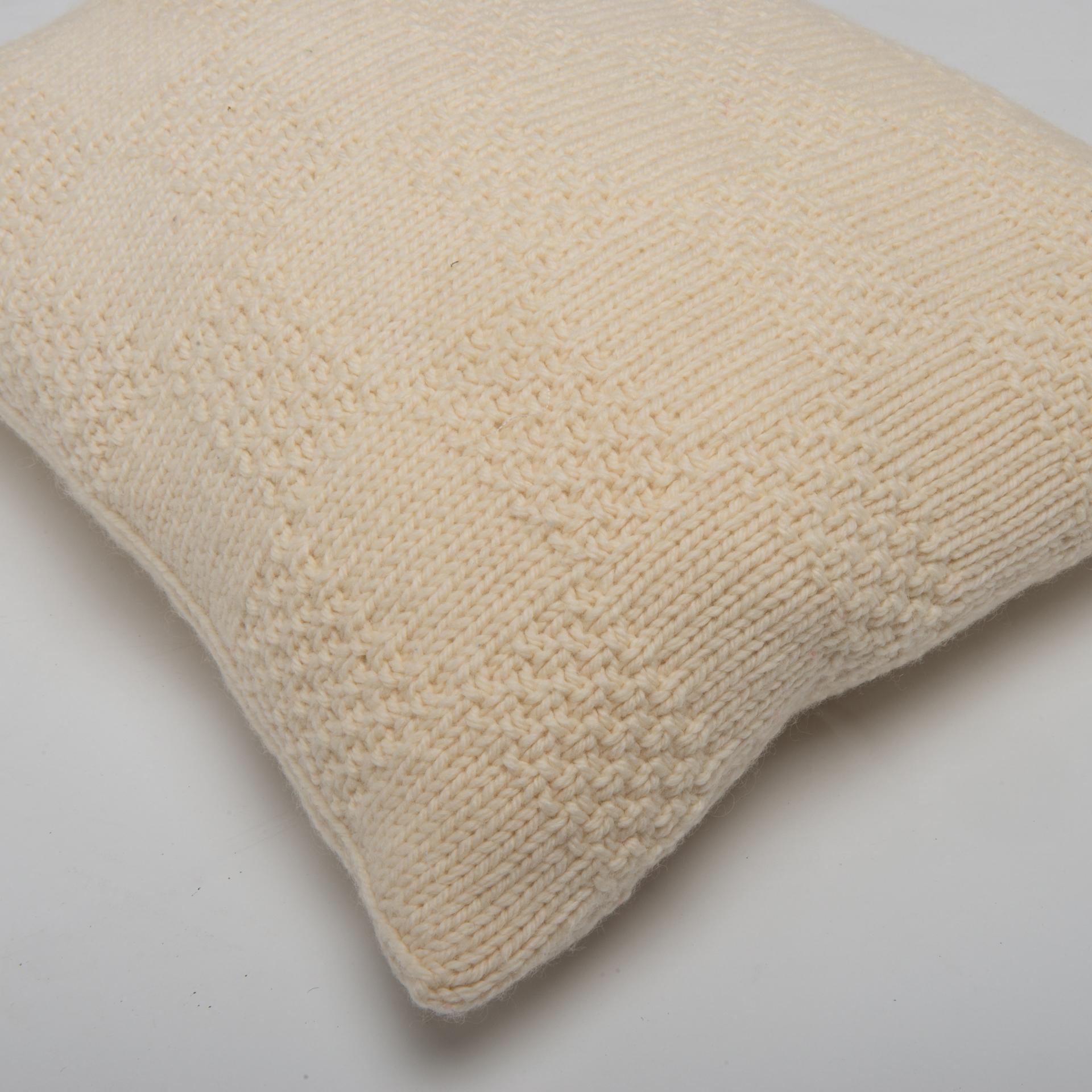 Handmade Simple White Wool Pillow For Sale 1