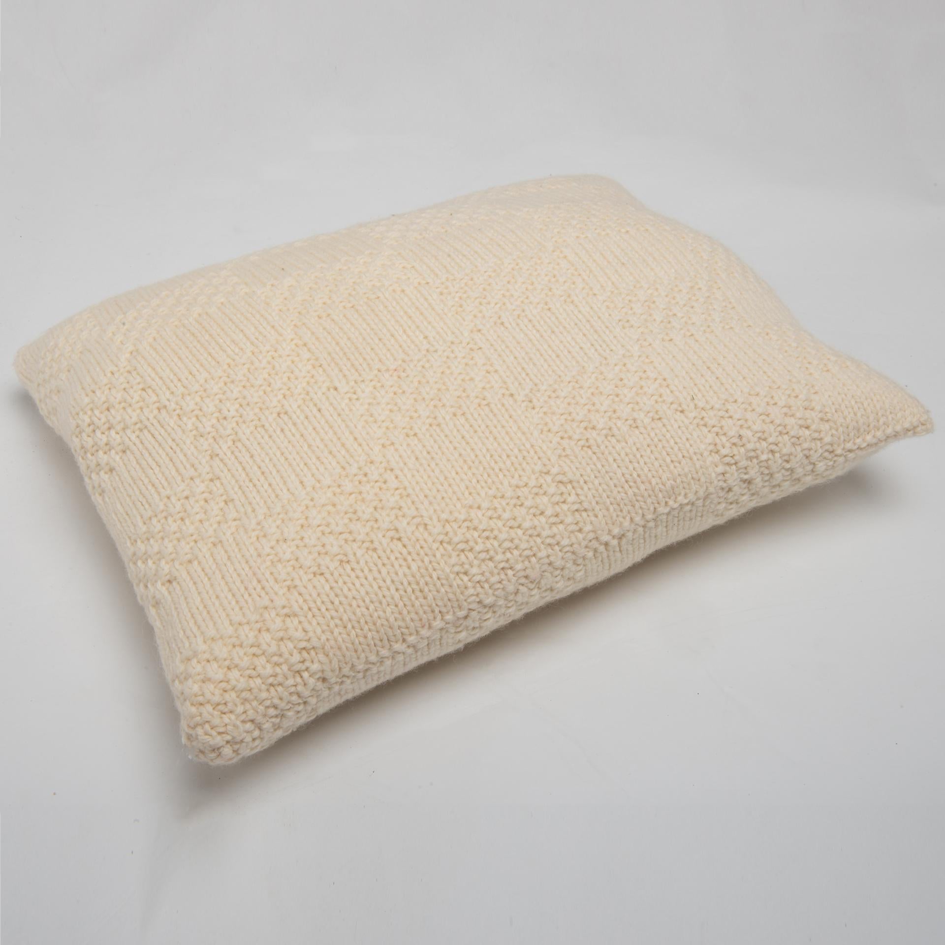 Handmade Simple White Wool Pillow For Sale 2