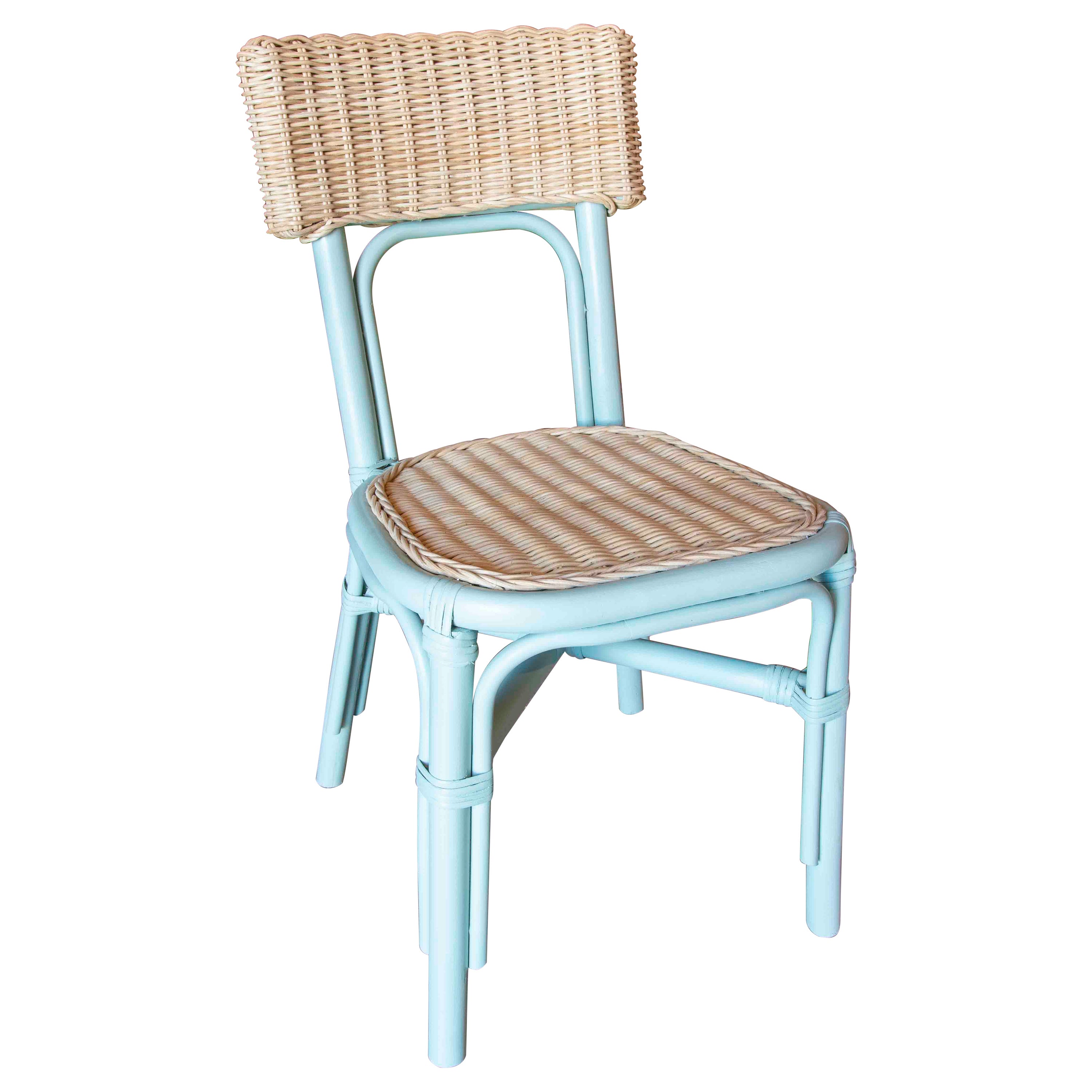 Chaise d'enfant en osier et rotin, faite à la main, de couleur naturelle et peinte en bleu