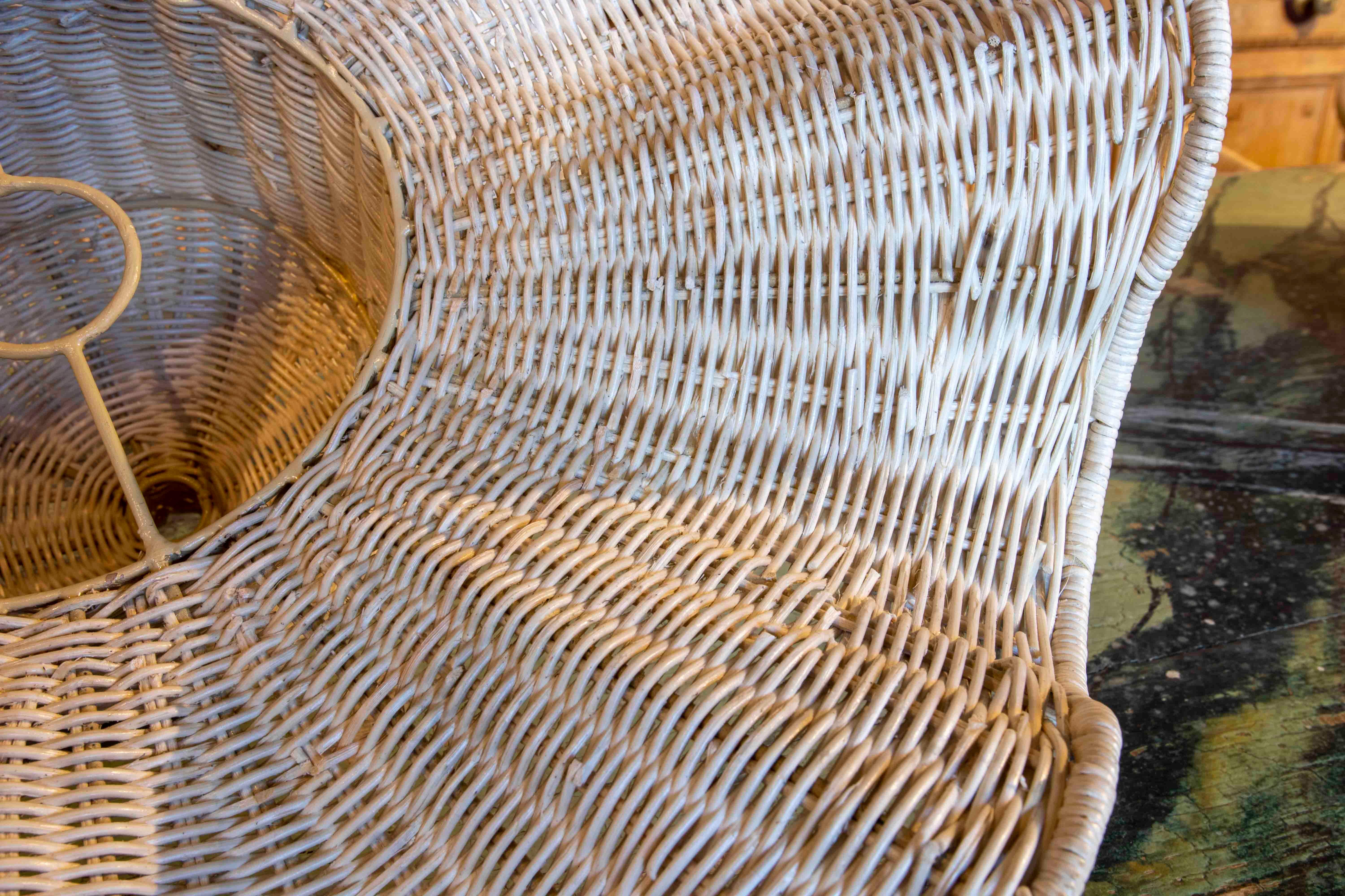 2 x Handmade Wicker Ceiling Lamp with Wavy Shapes For Sale 7