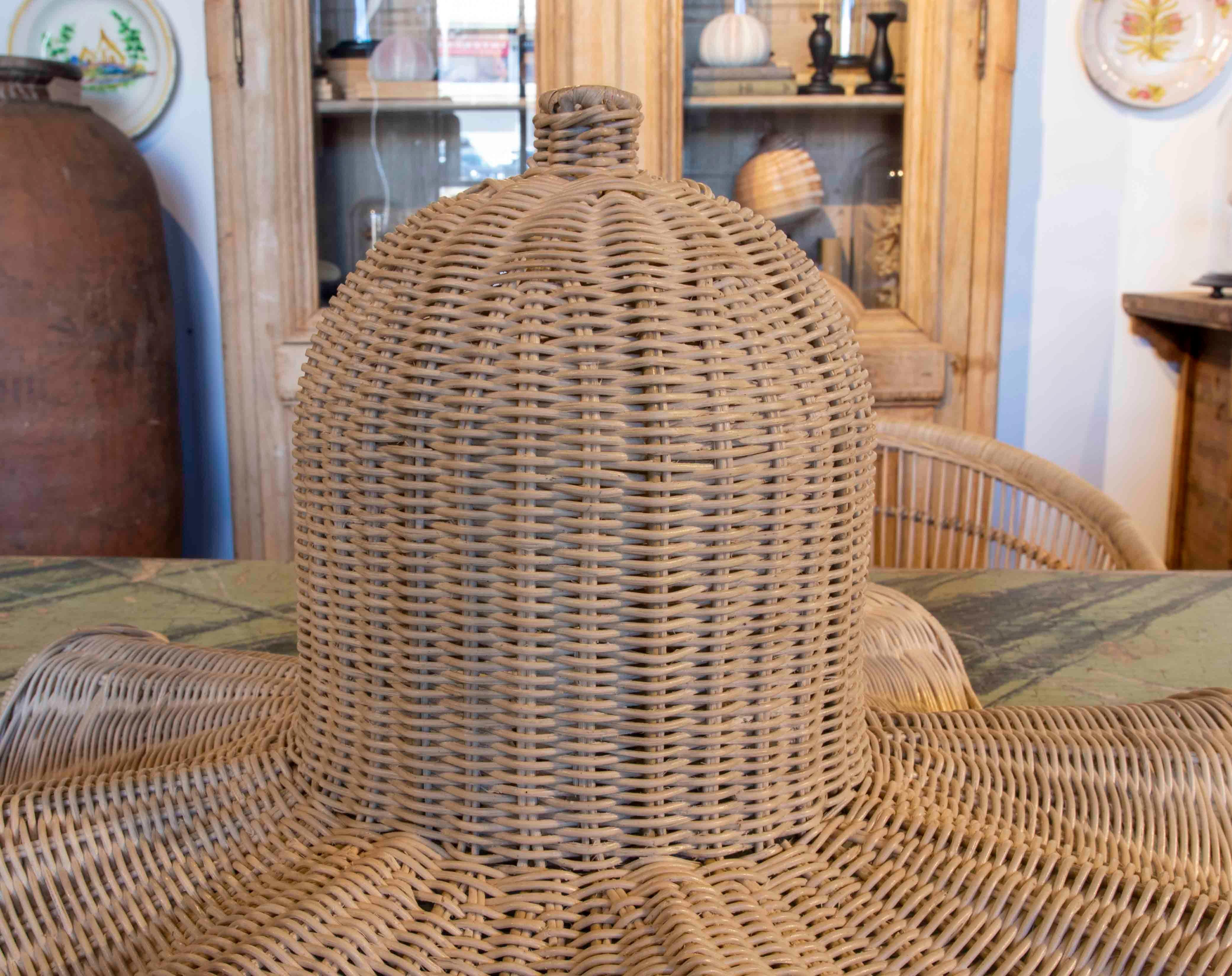 Contemporary Handmade Wicker Ceiling Lamp with Wavy Shapes For Sale