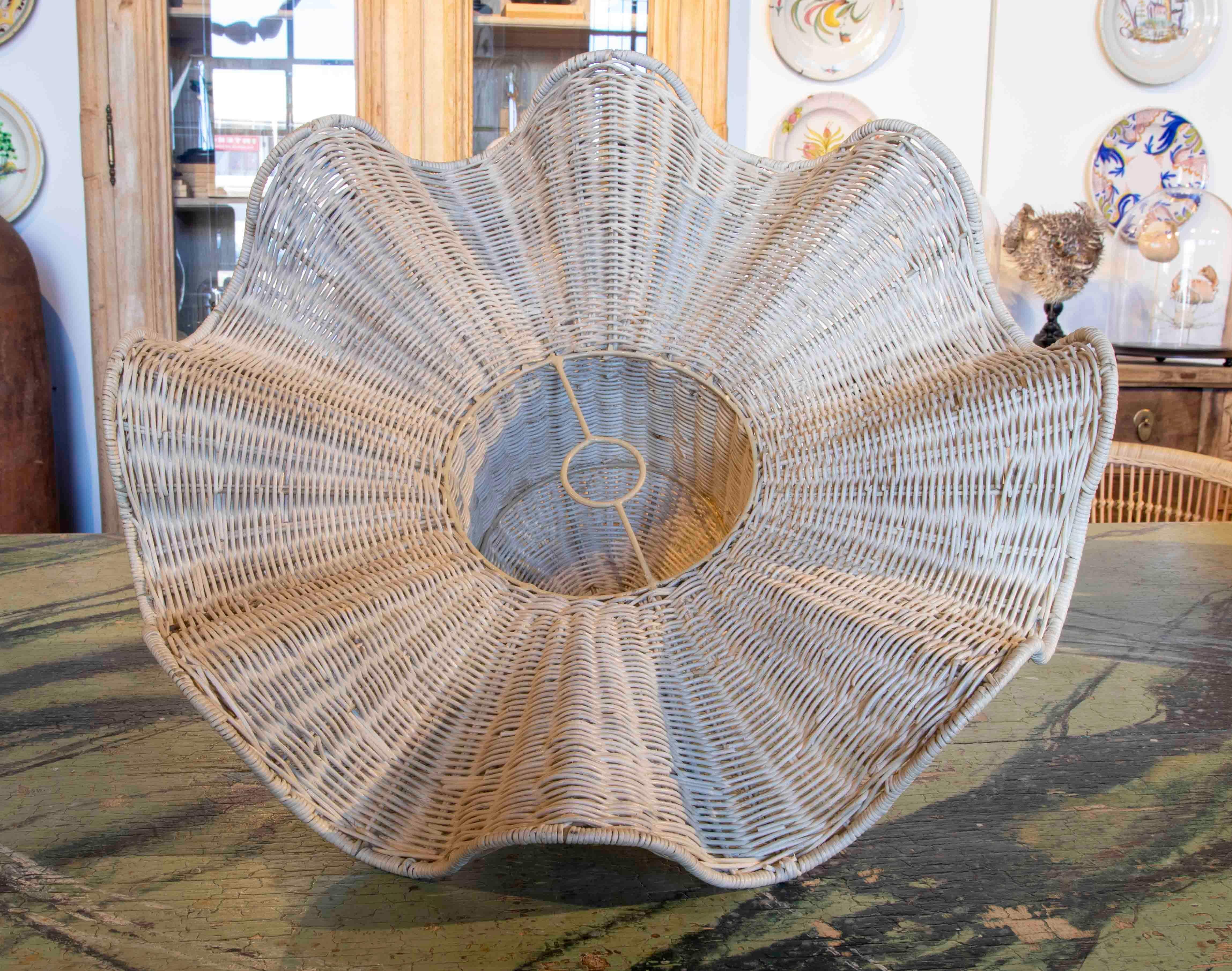 2 x Handmade Wicker Ceiling Lamp with Wavy Shapes For Sale 4