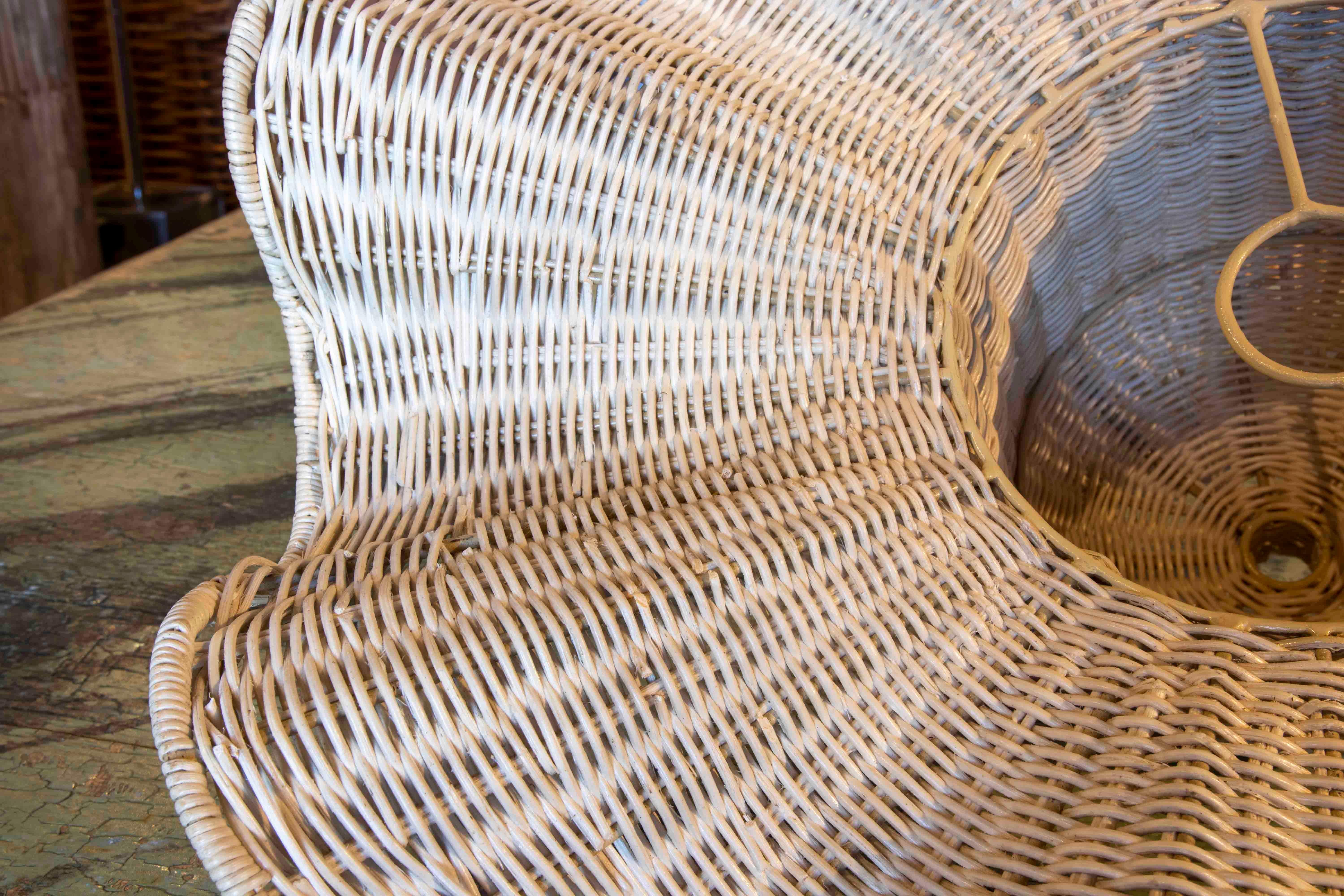 Handmade Wicker Ceiling Lamp with Wavy Shapes For Sale 5
