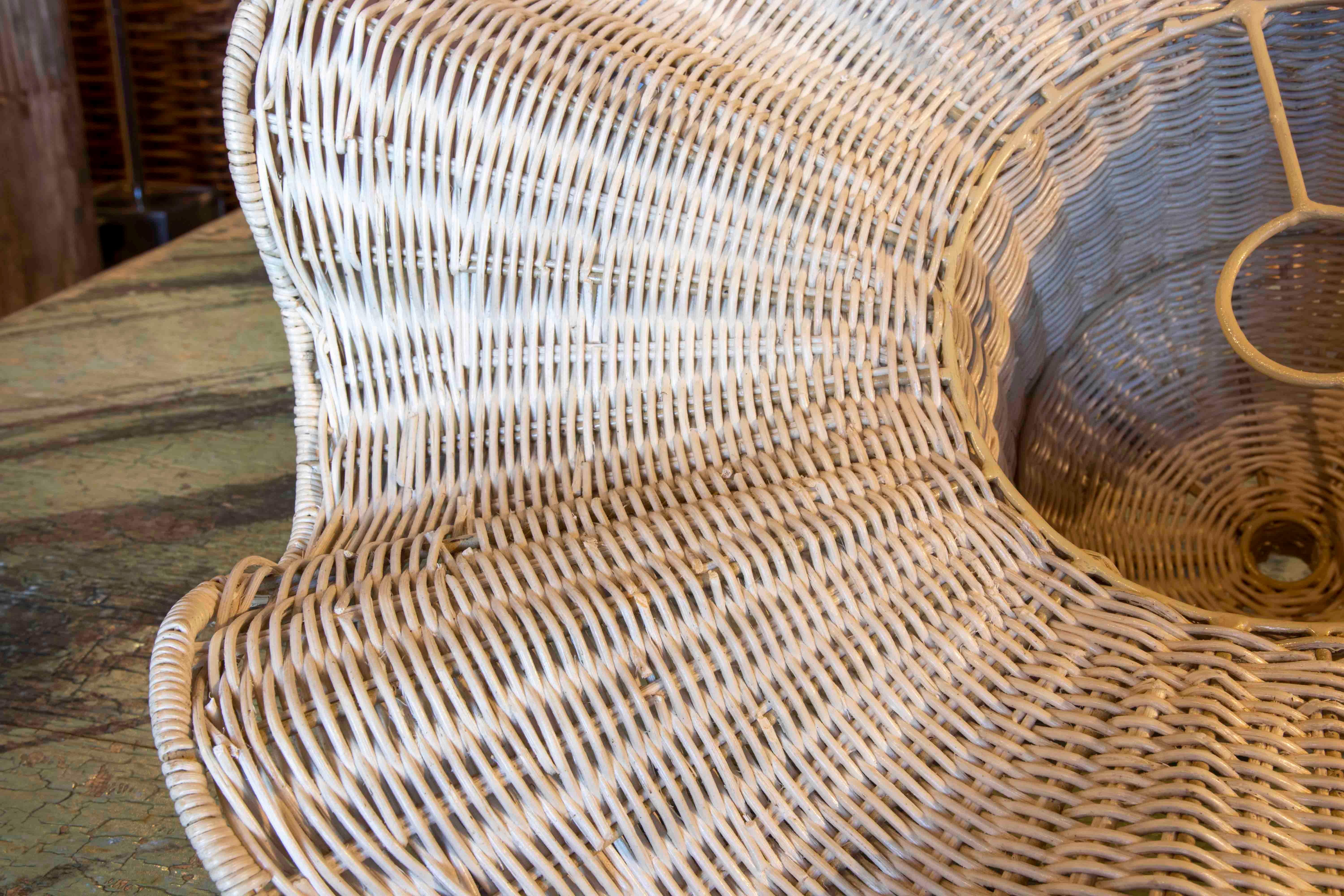 2 x Handmade Wicker Ceiling Lamp with Wavy Shapes For Sale 6