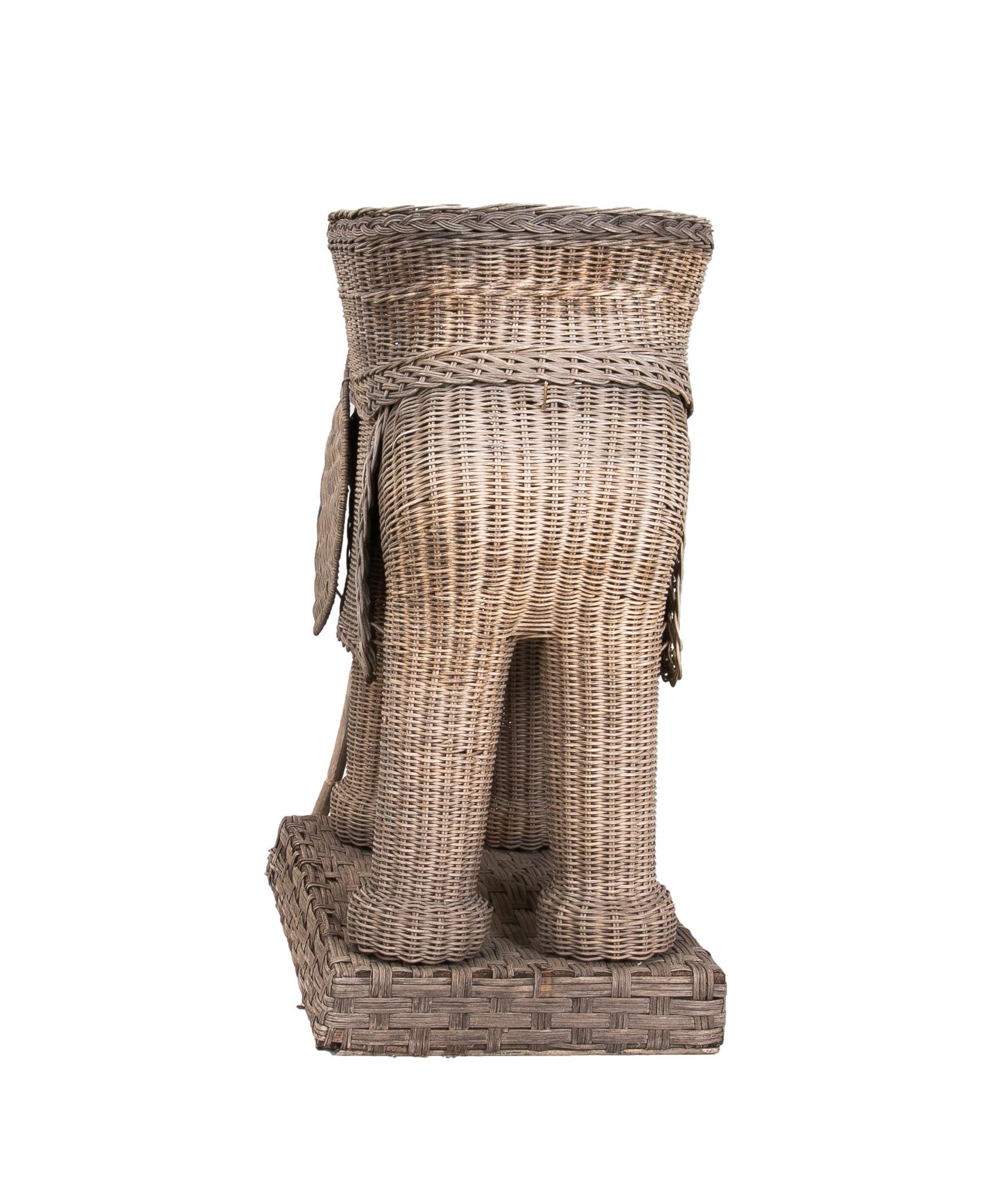 Handmade Wicker Elephant Side Table In Good Condition For Sale In Marbella, ES