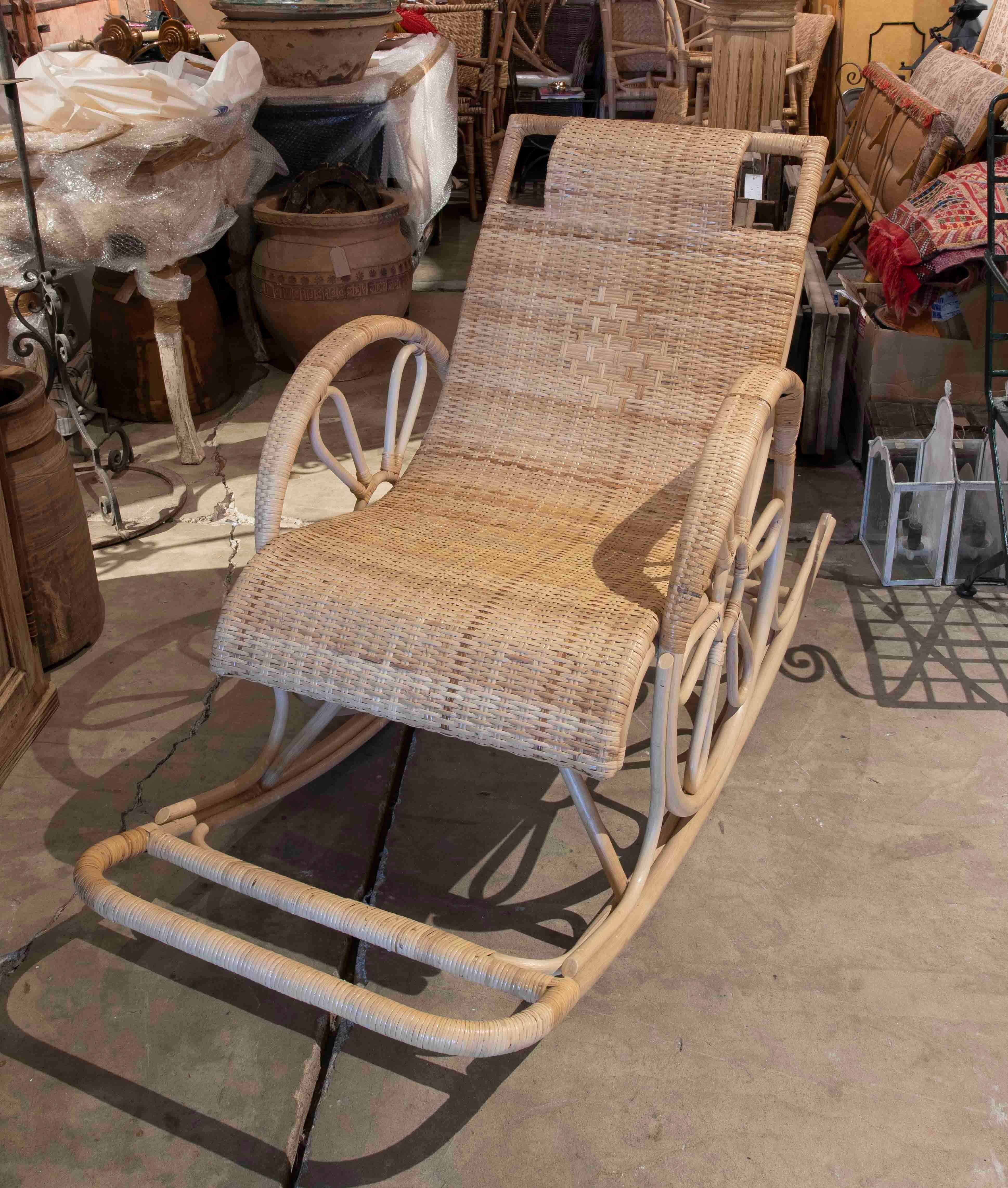 Handmade Wicker Rocking Chair with Armrests In Good Condition For Sale In Marbella, ES