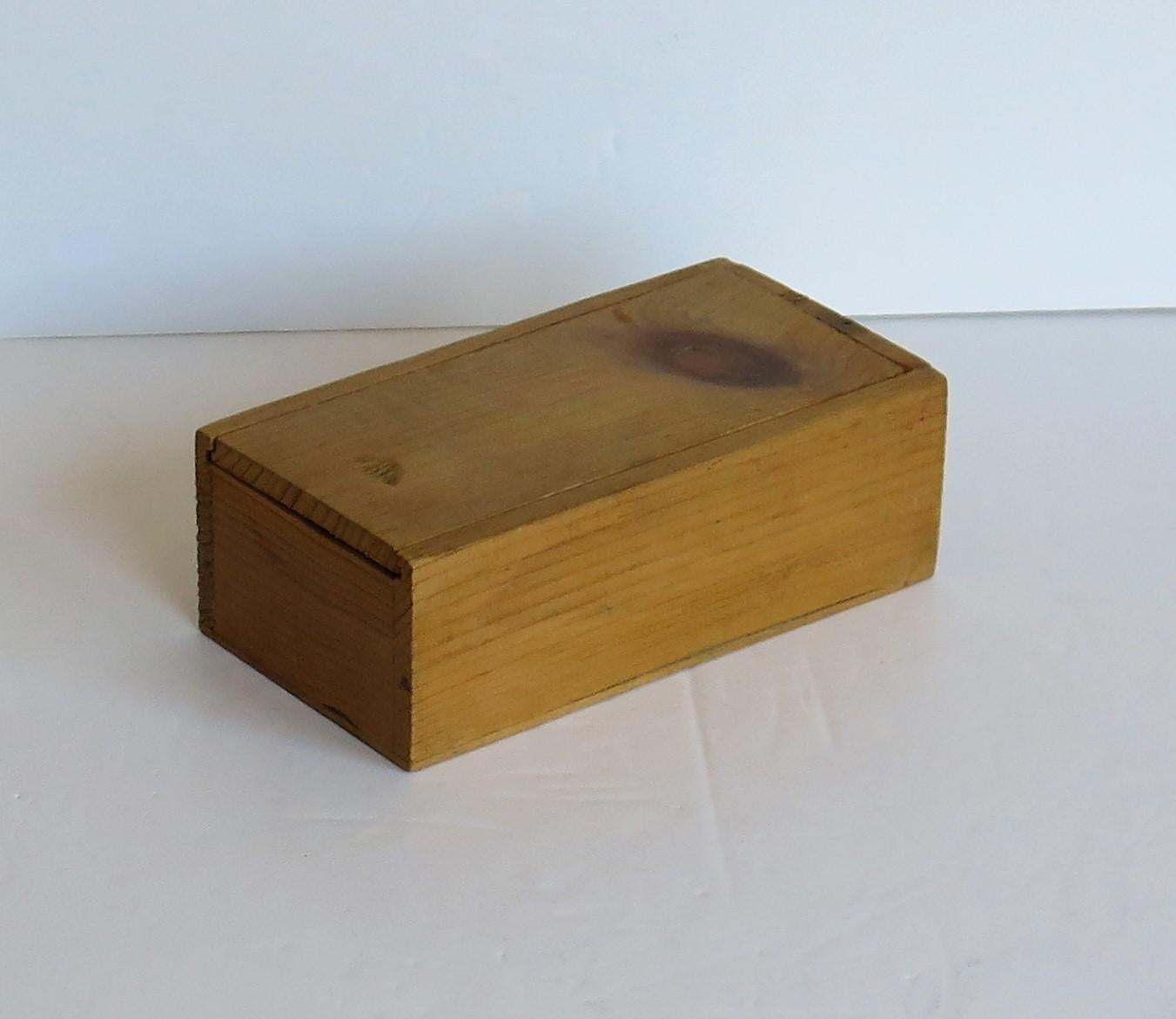Handmade Wood Complete Chess Set Game in Pine Lidded Box, circa 1930 10