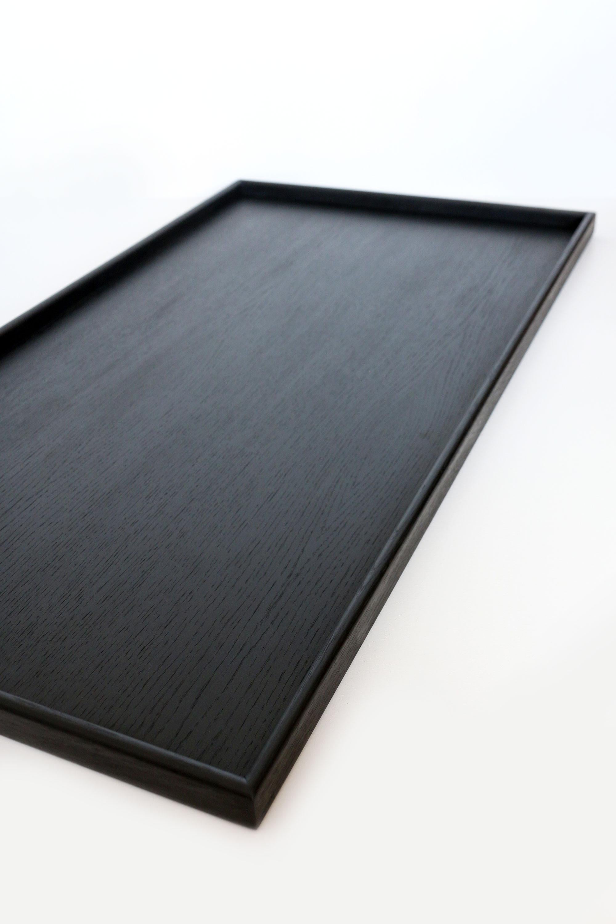 Britannique Petit plateau de service en bois noir fait main, 45 cm x 35 cm en vente