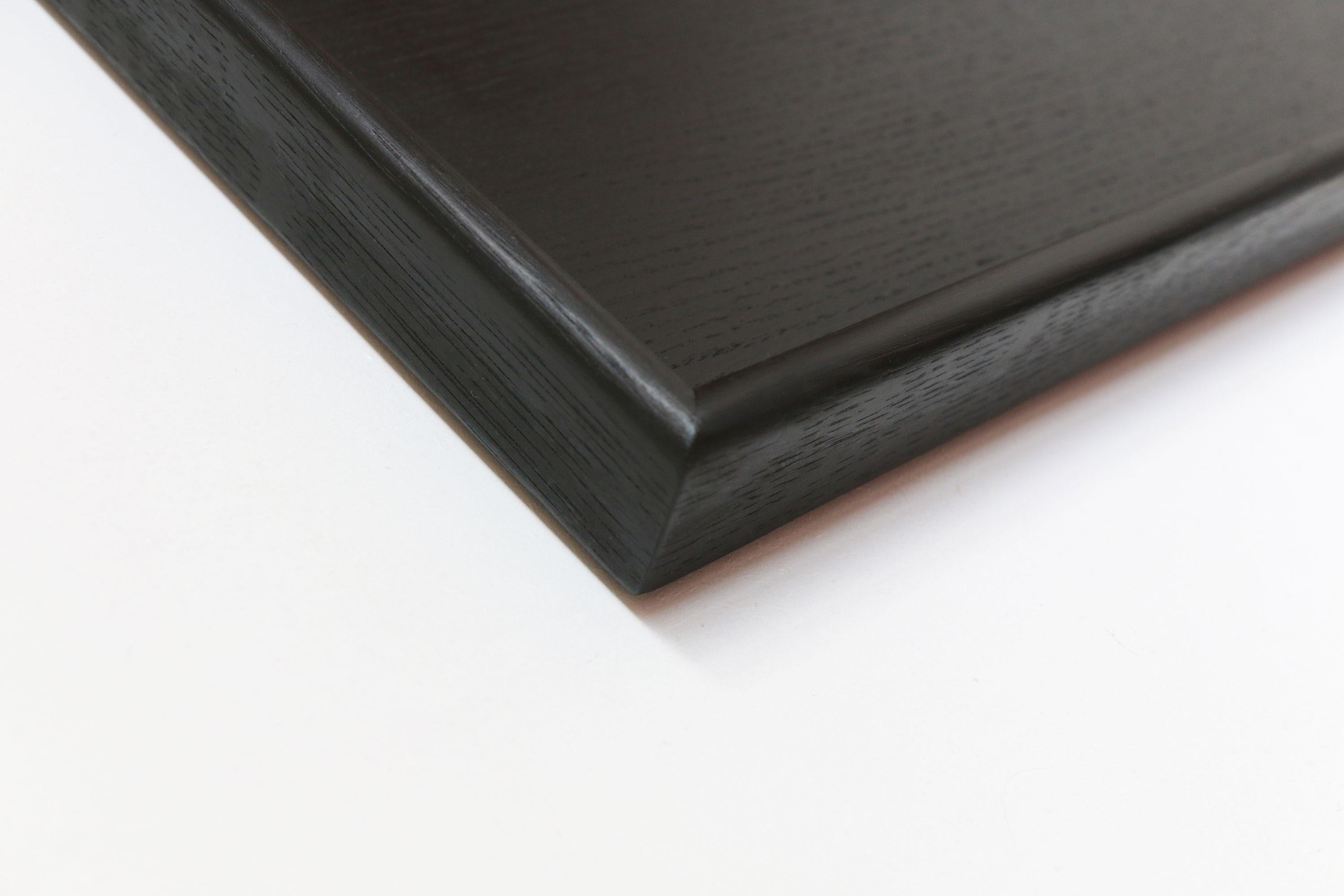 Biseauté Petit plateau de service en bois noir fait main, 45 cm x 35 cm en vente