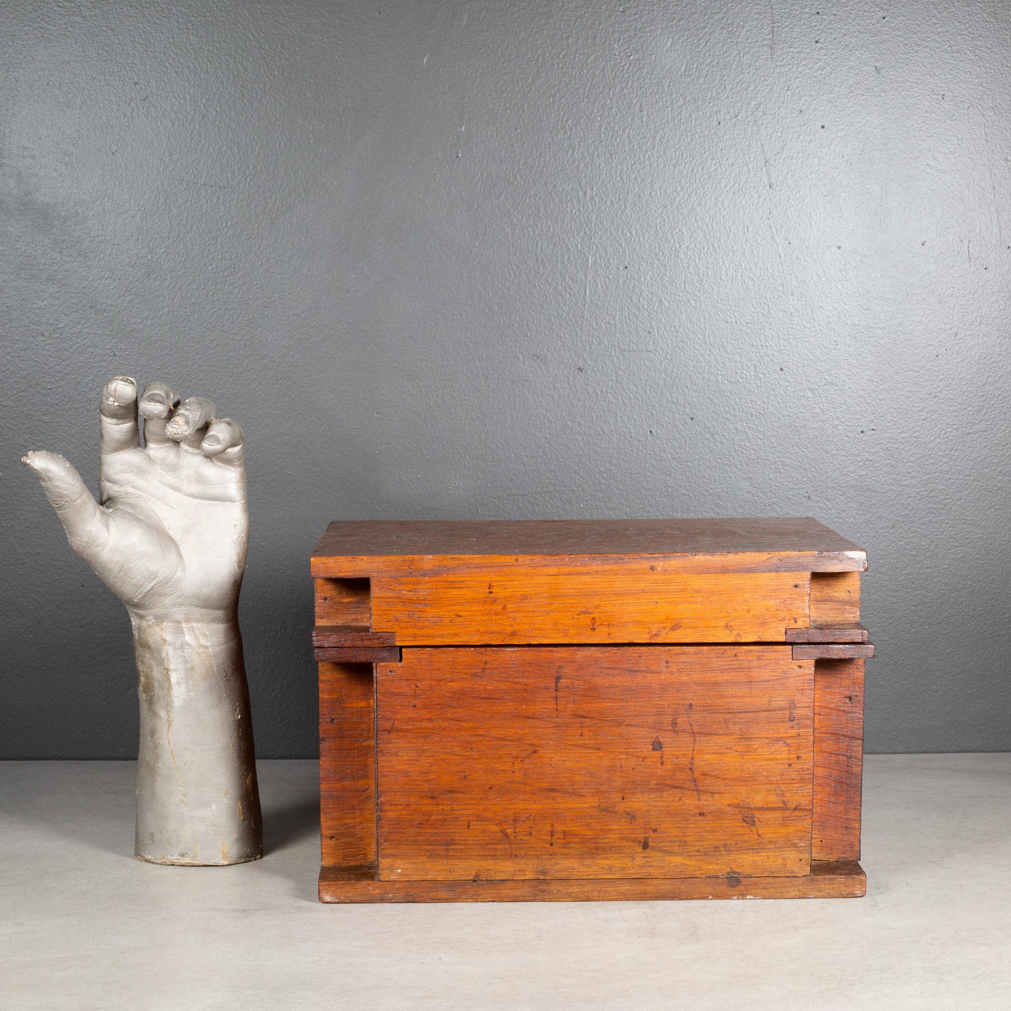 Scatola di legno fatta a mano con vassoio interno e cassetto segreto, 1880-1920 ca. 2