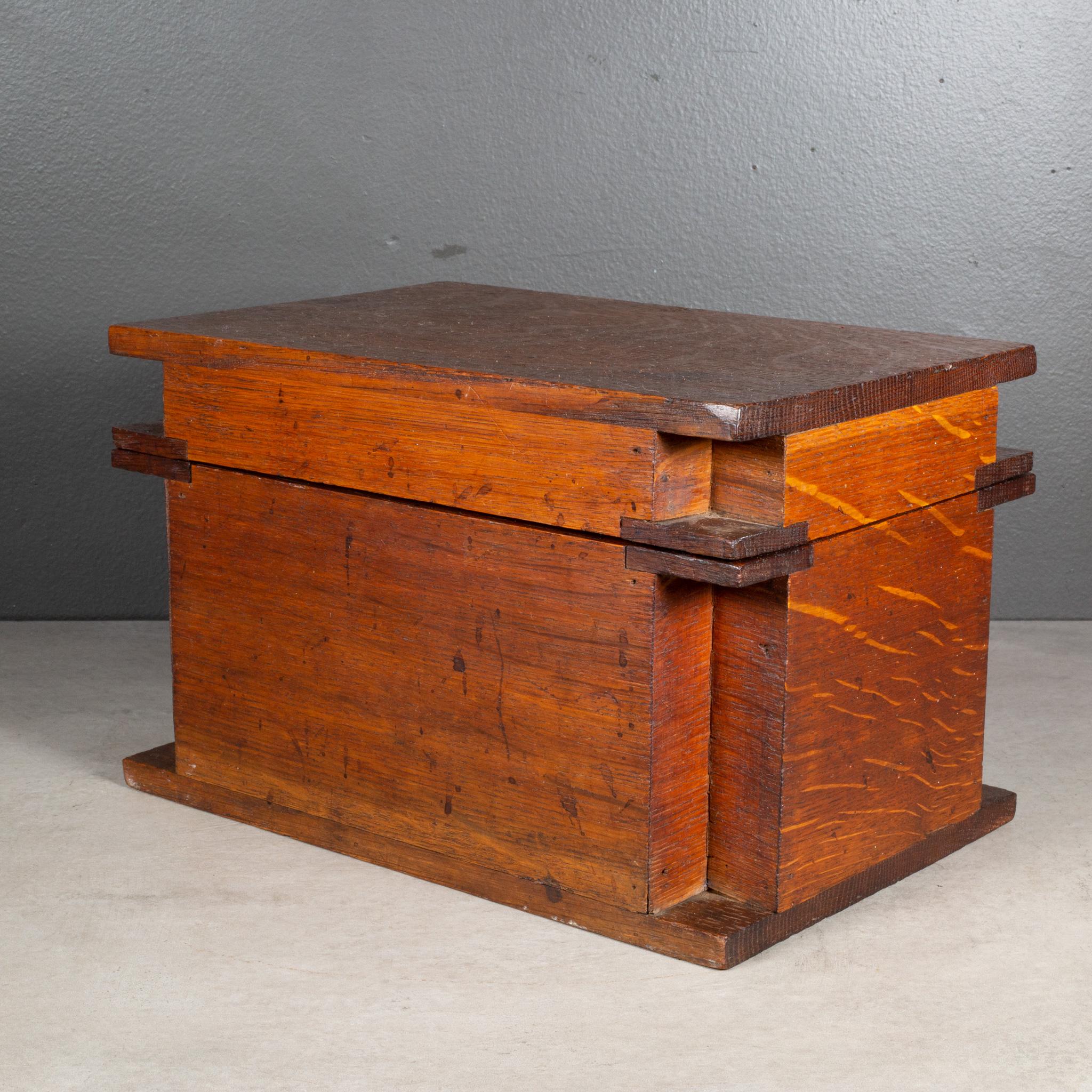 Handgefertigte Holzschachtel mit Innentablett und geheimer Schublade aus Holz, ca. 1880-1920 (amerikanisch) im Angebot